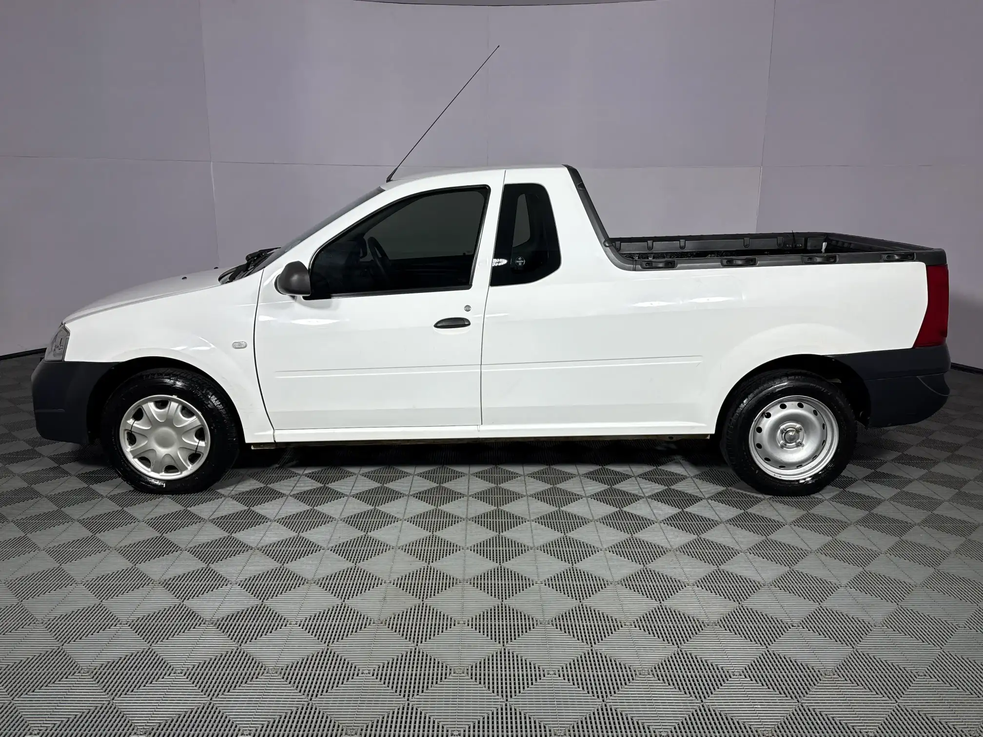 Nissan NP200