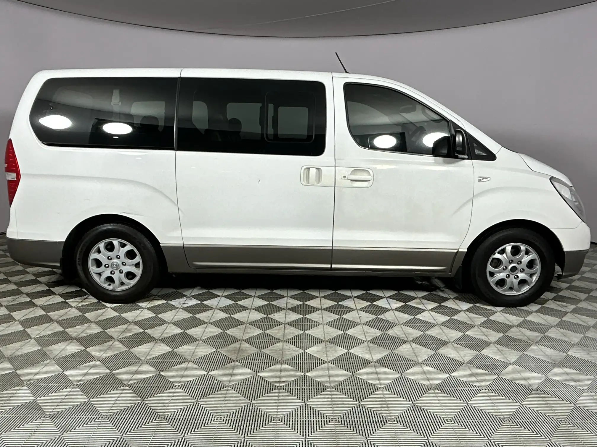 Hyundai H-1