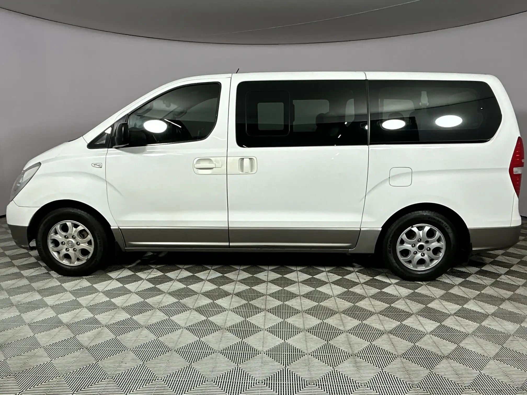 Hyundai H-1