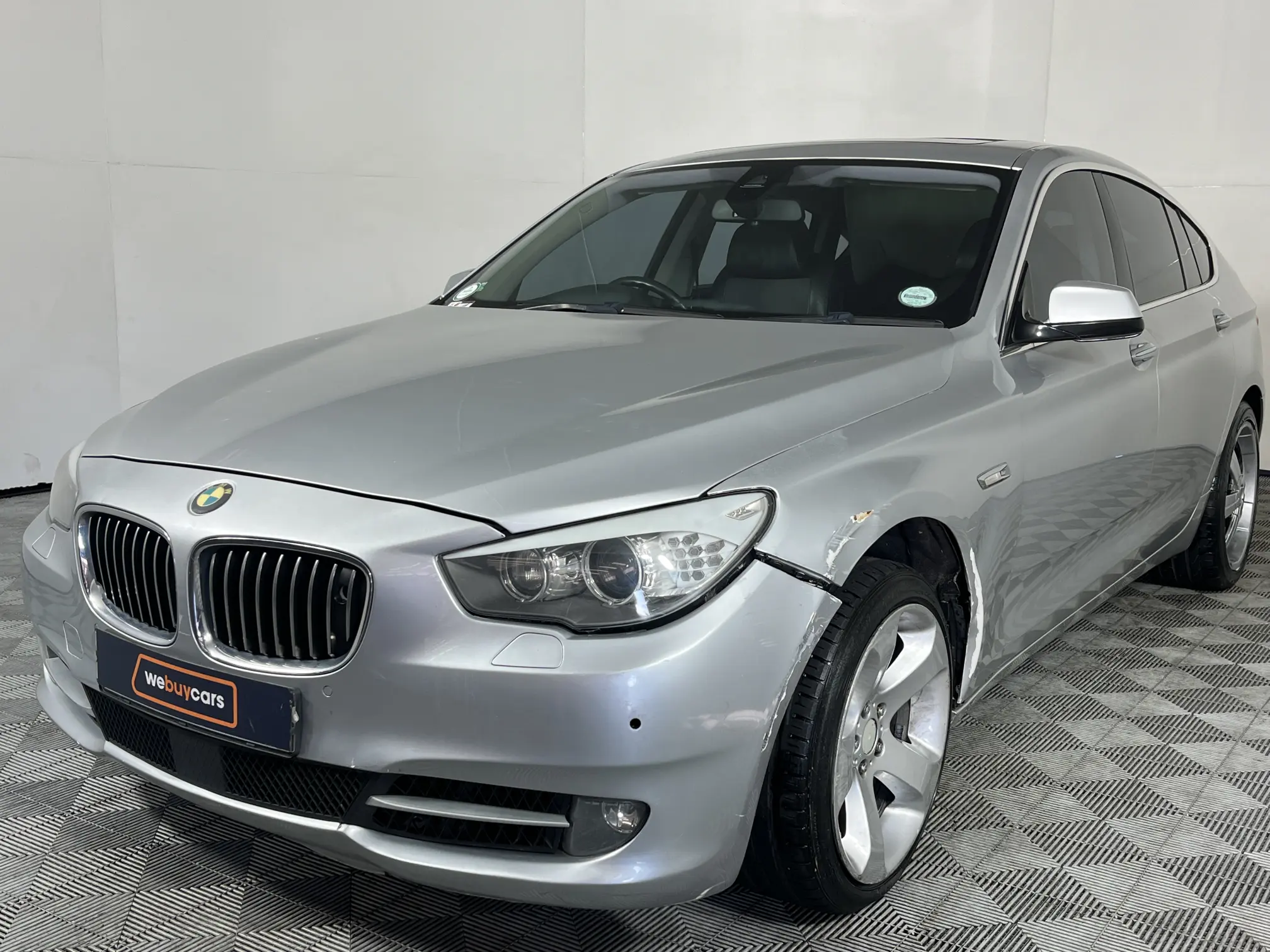 2013 BMW 5 Series GT Gran Turismo 550i