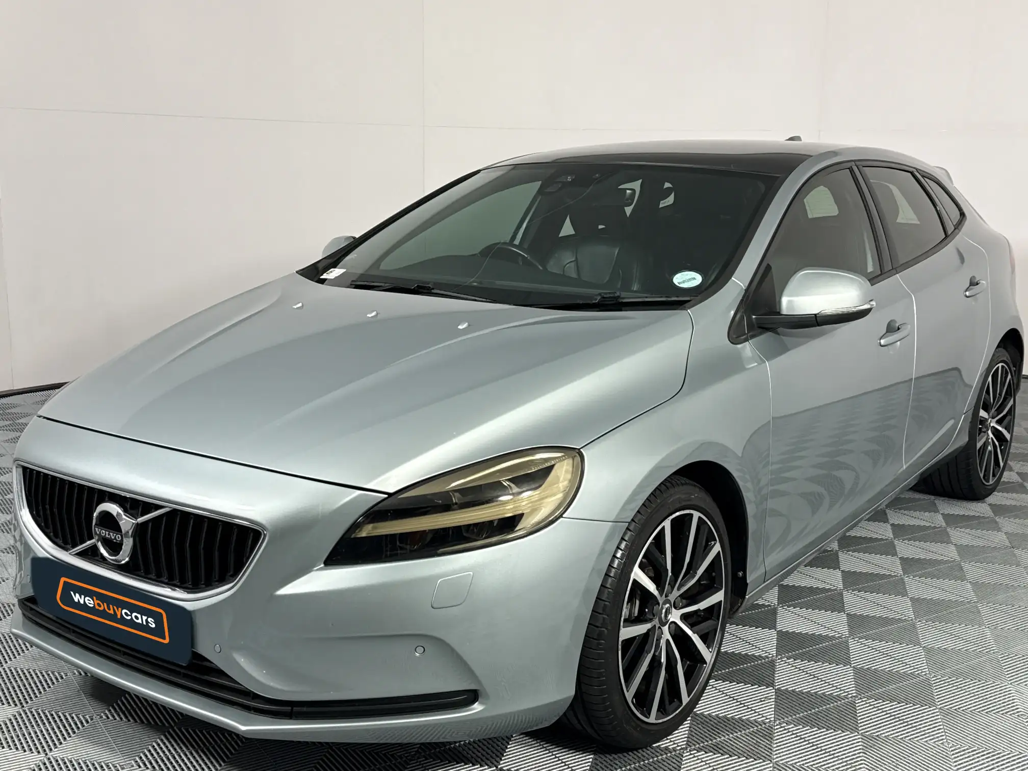 2018 Volvo V40