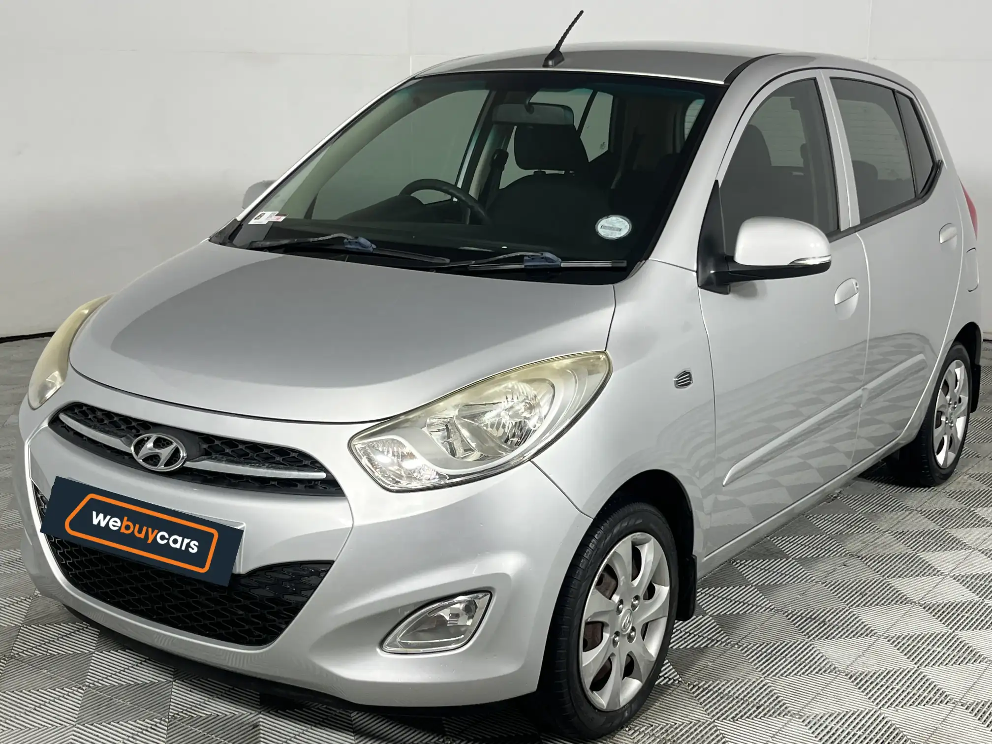 2015 Hyundai i10 1.1 Gls/motion at Lansdowne (WC) for sale R92900
