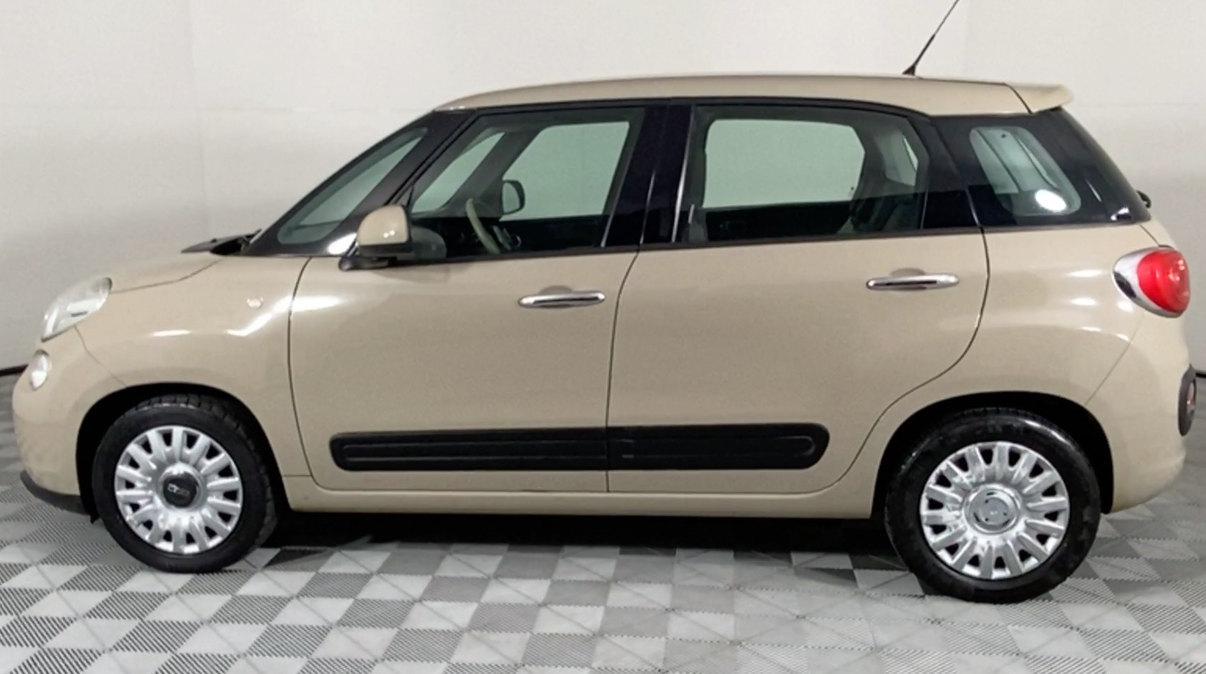 Used 2014 Fiat 500 L 1.4 Easy 5-Door for sale | WeBuyCars