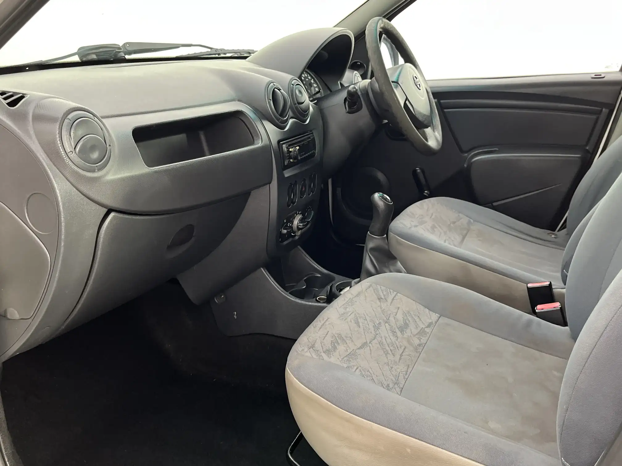Nissan NP200
