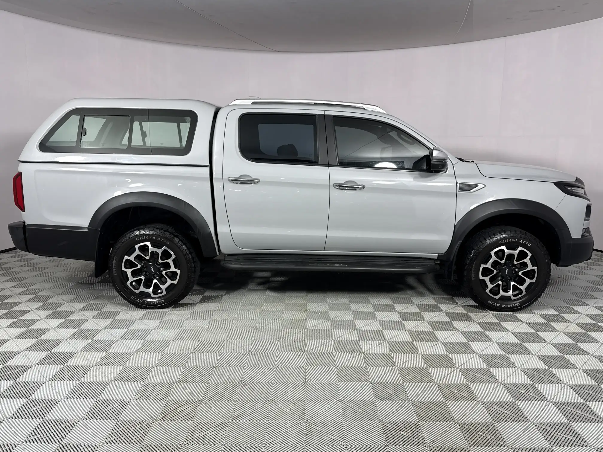 JAC T8