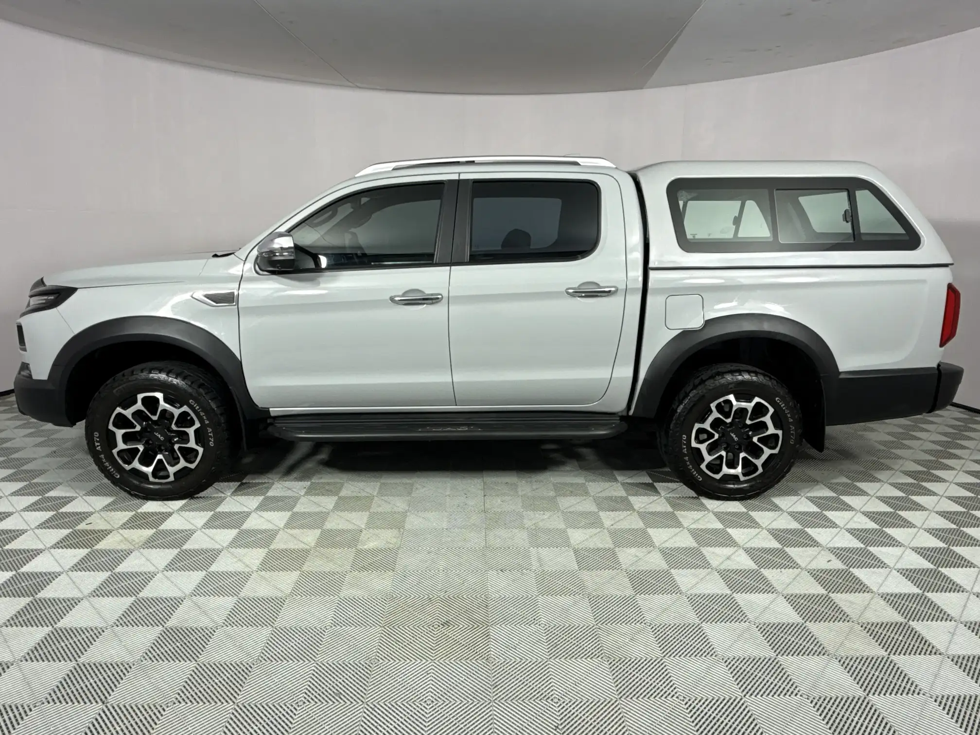 JAC T8