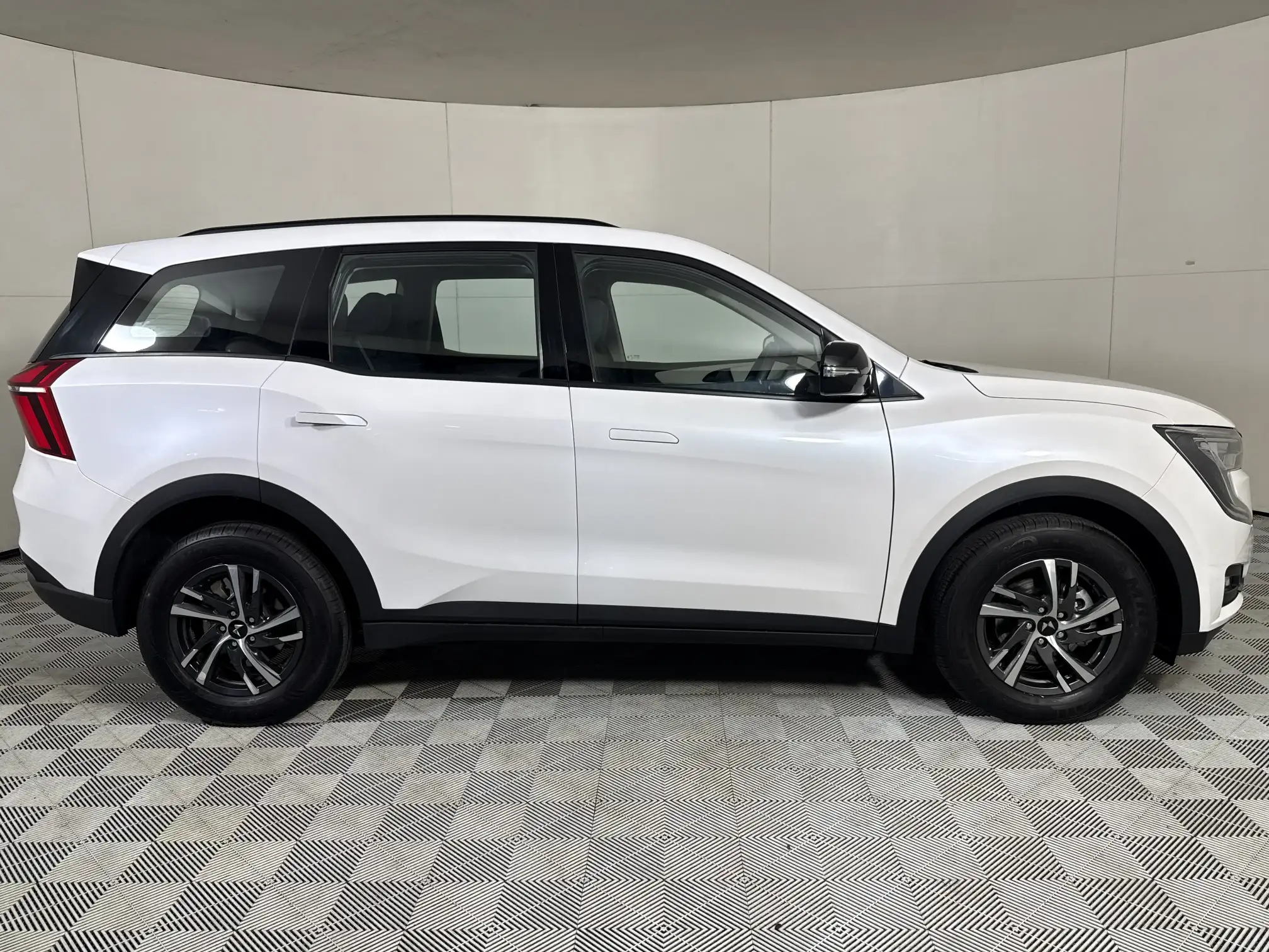 Mahindra XUV 700