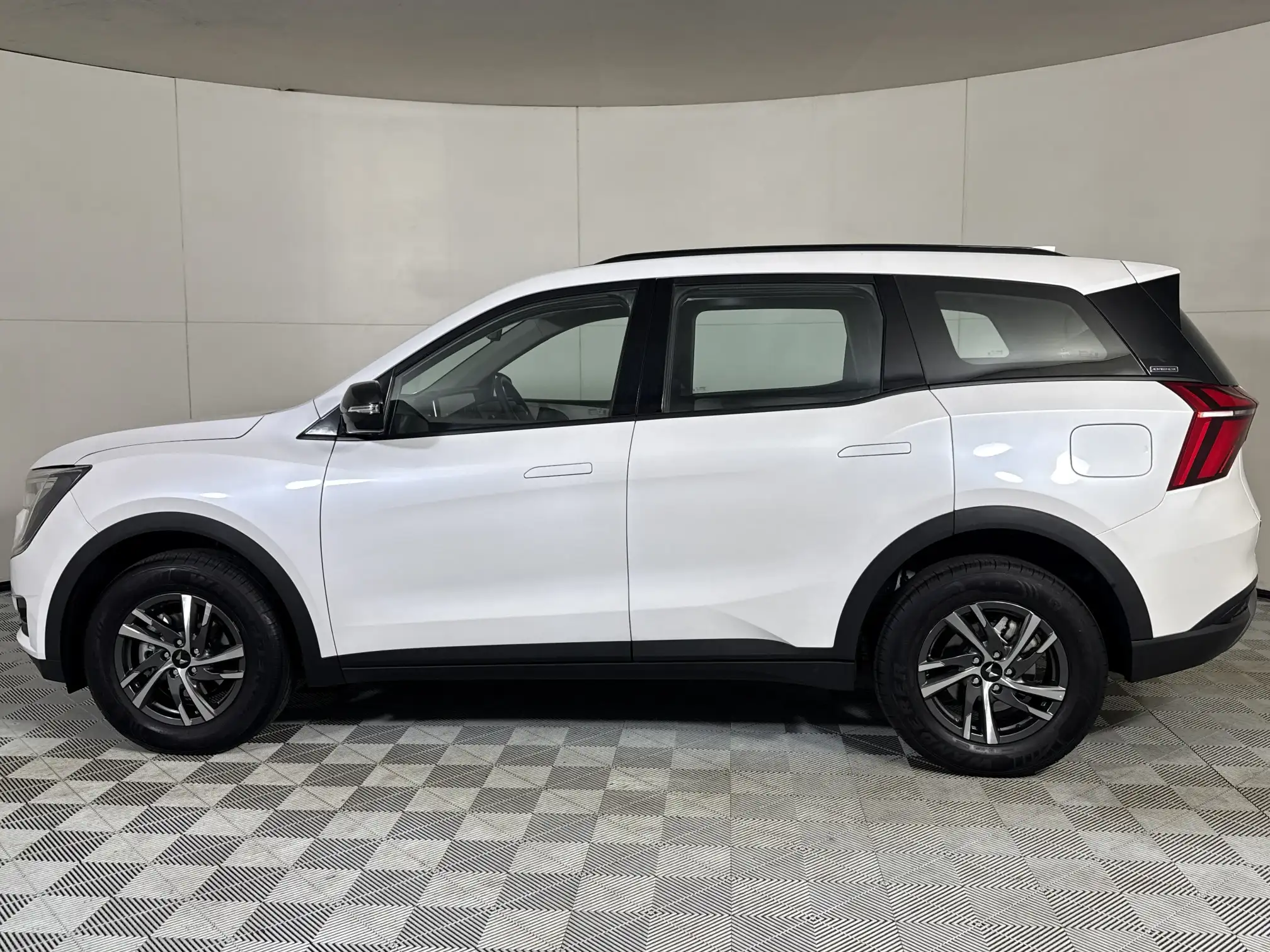Mahindra XUV 700