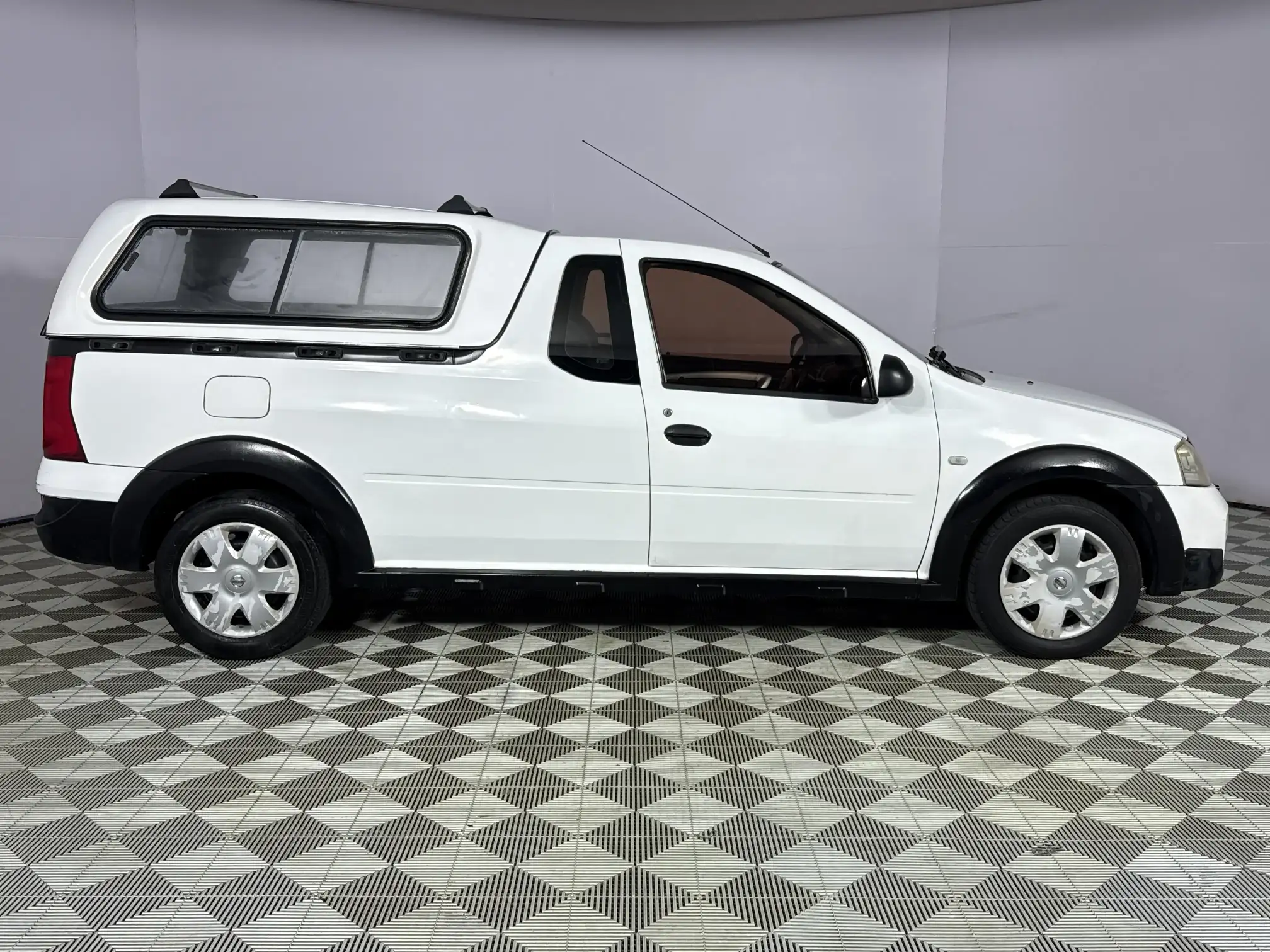 Nissan NP200
