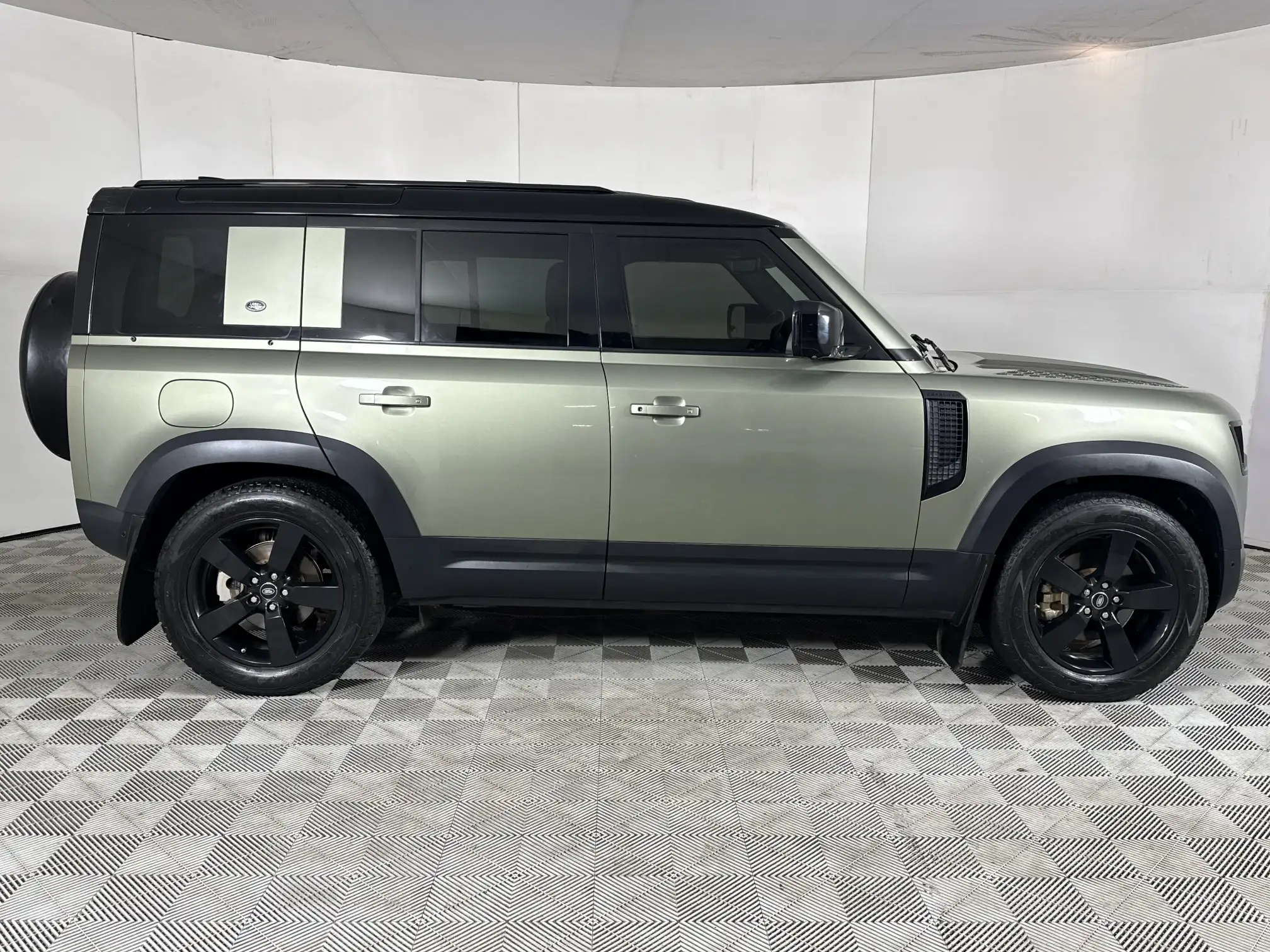 Land Rover Defender 110