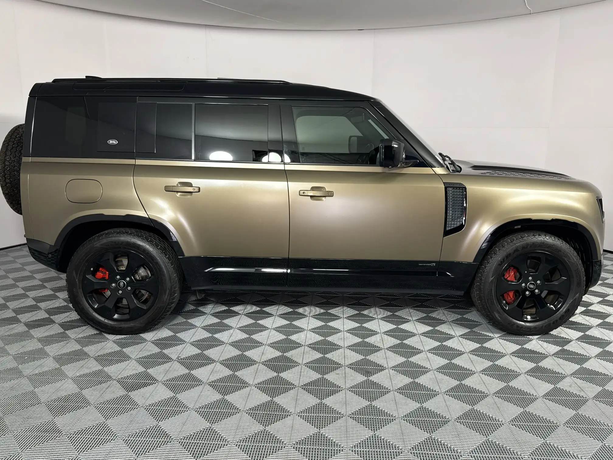 Land Rover Defender 110