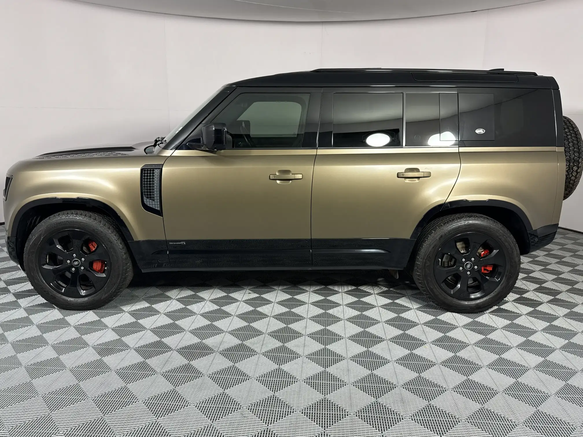 Land Rover Defender 110