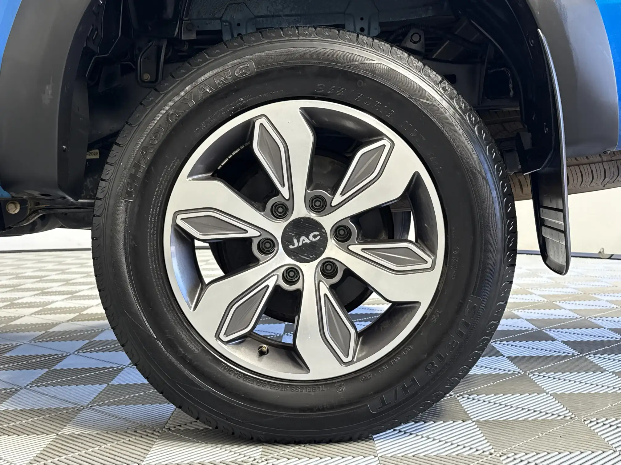 JAC T6