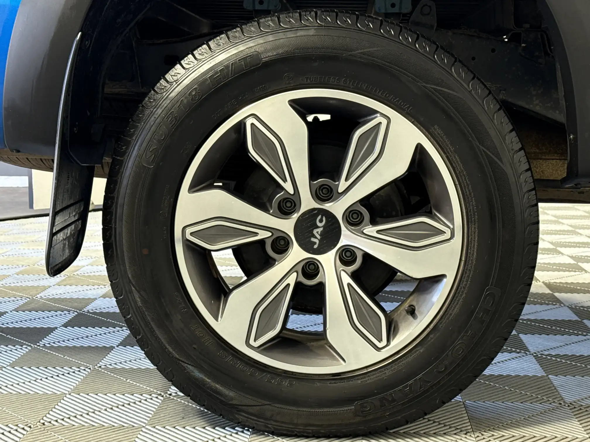 JAC T6