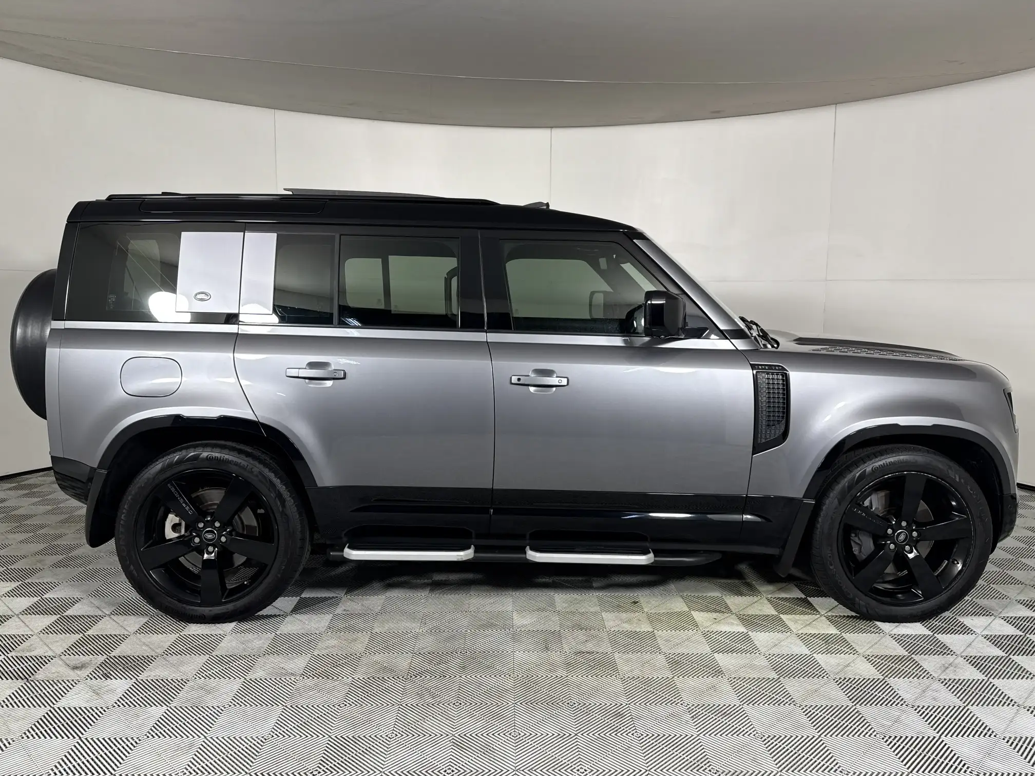 Land Rover Defender 110