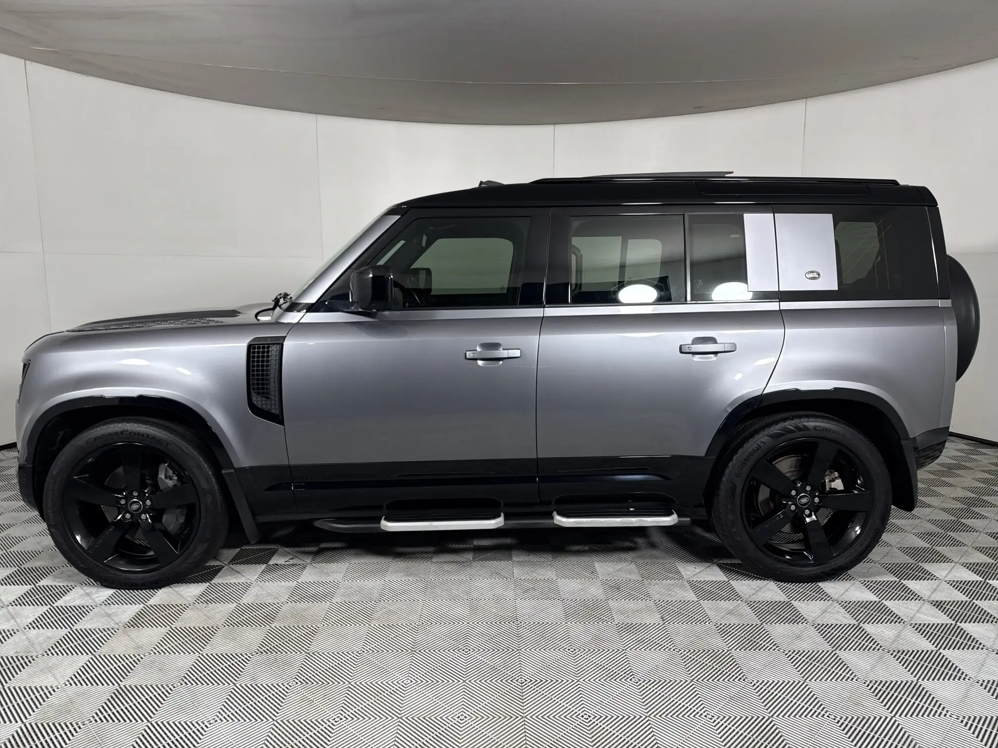 Land Rover Defender 110