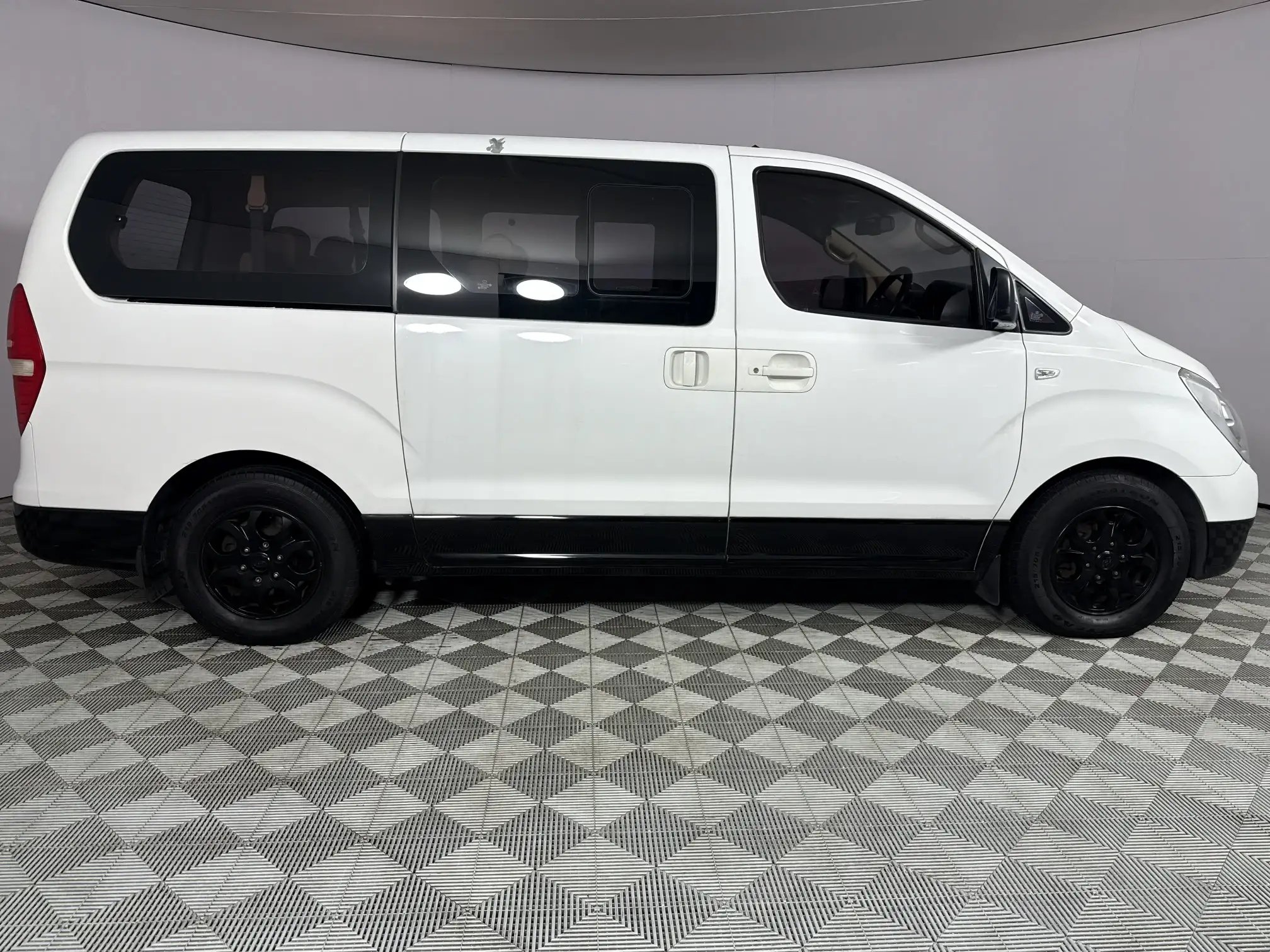 Hyundai H-1