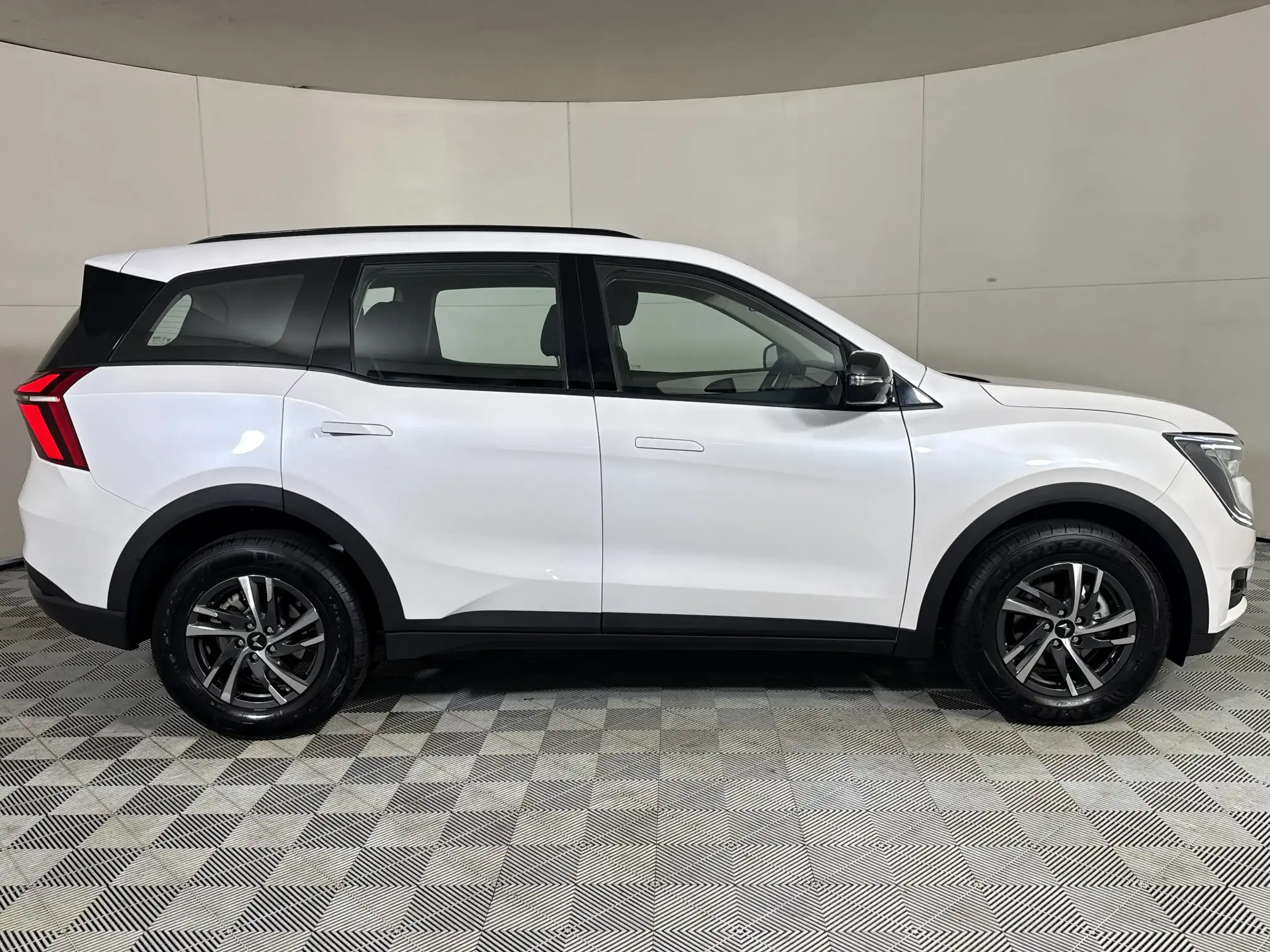 Mahindra XUV 700