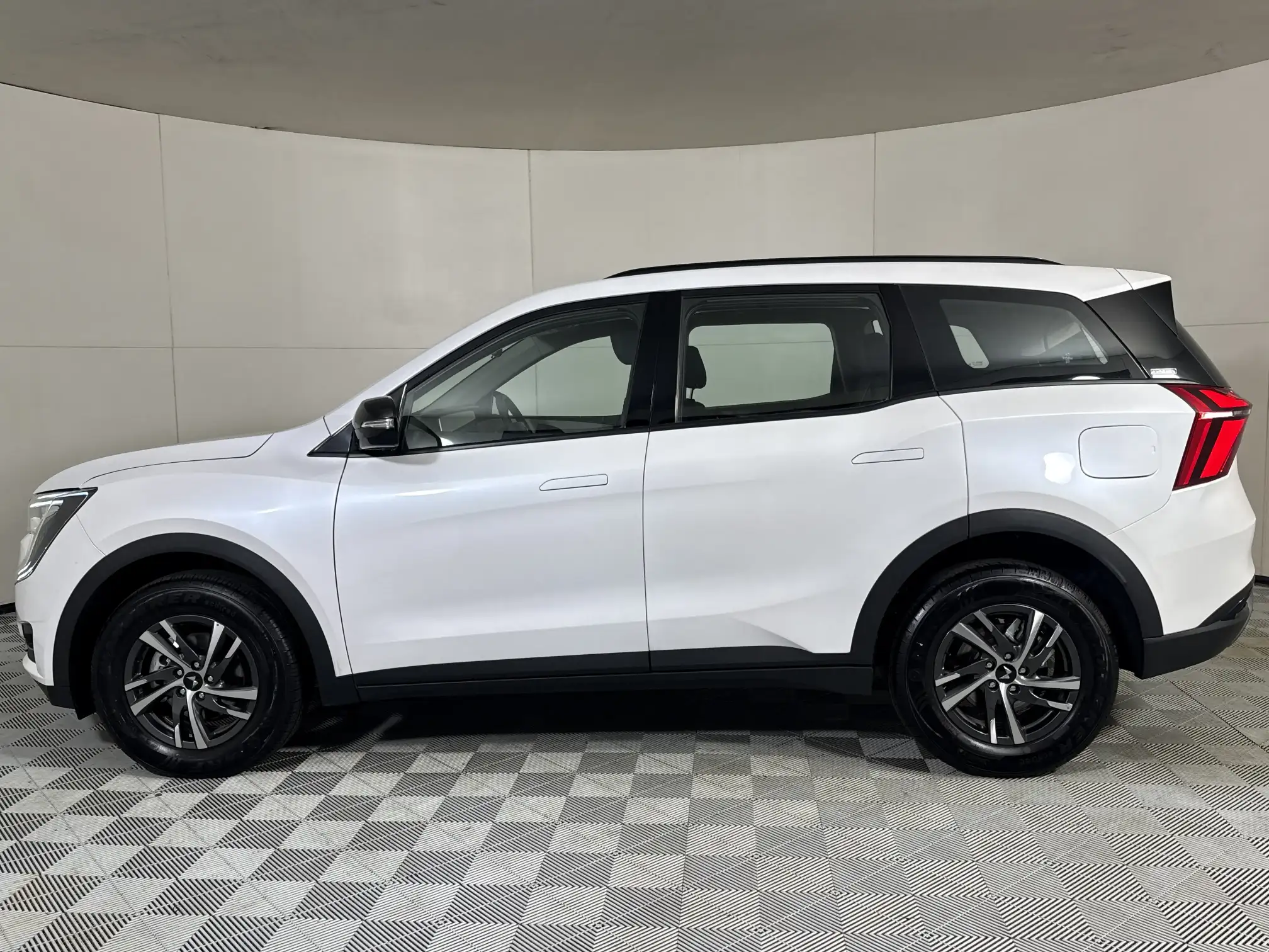 Mahindra XUV 700