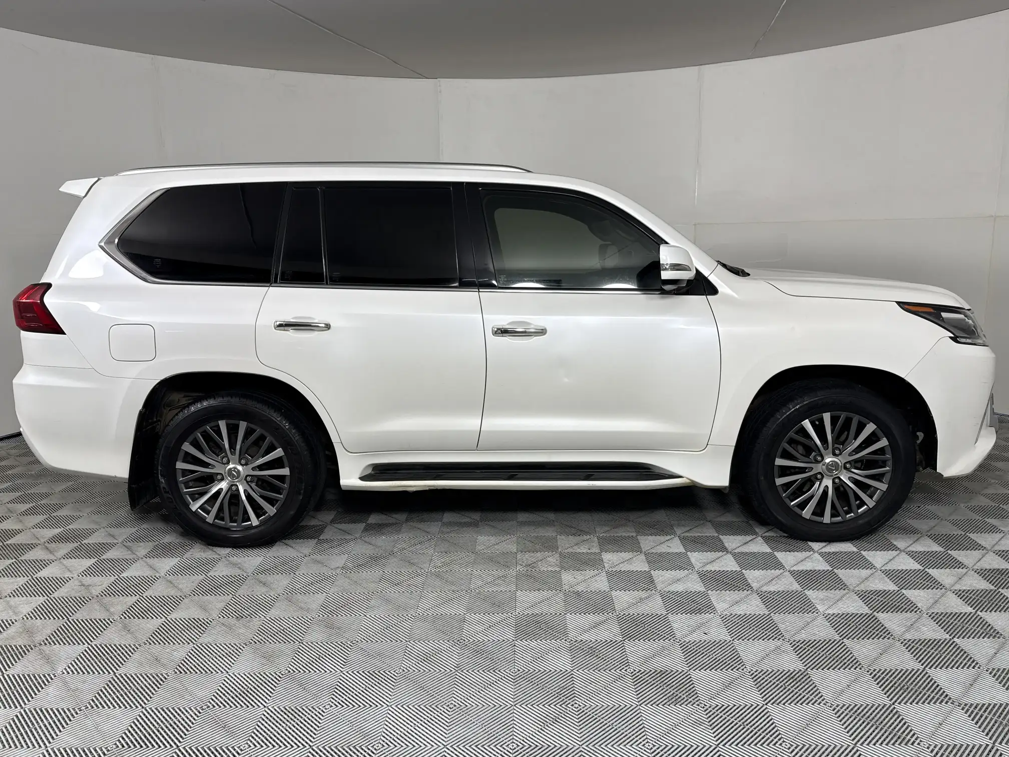 Lexus LX