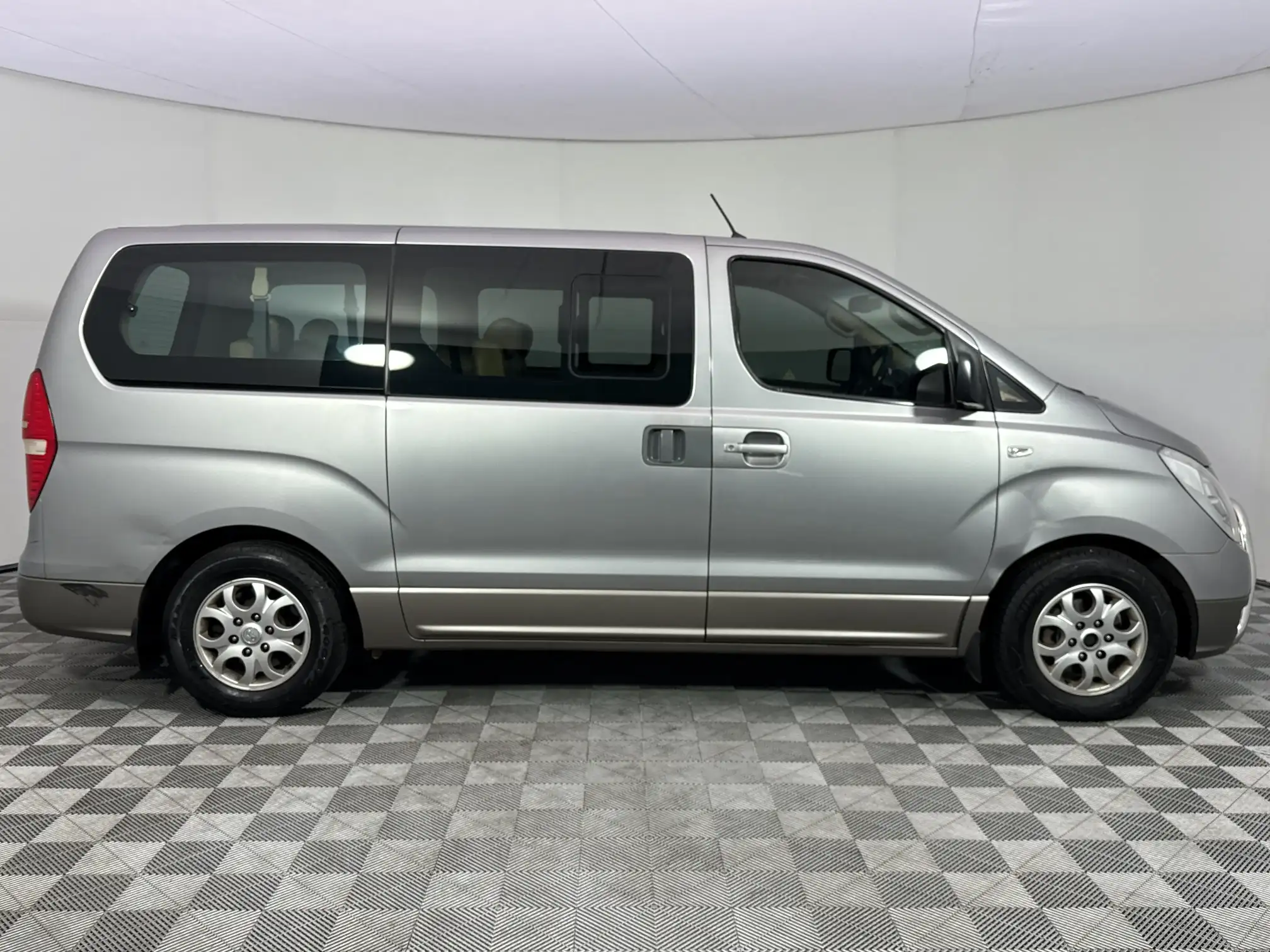 Hyundai H-1