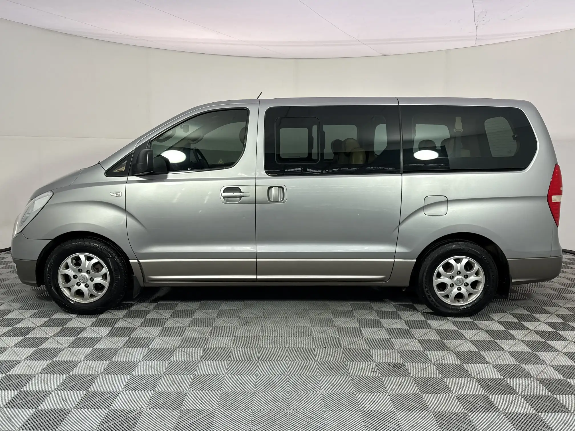 Hyundai H-1