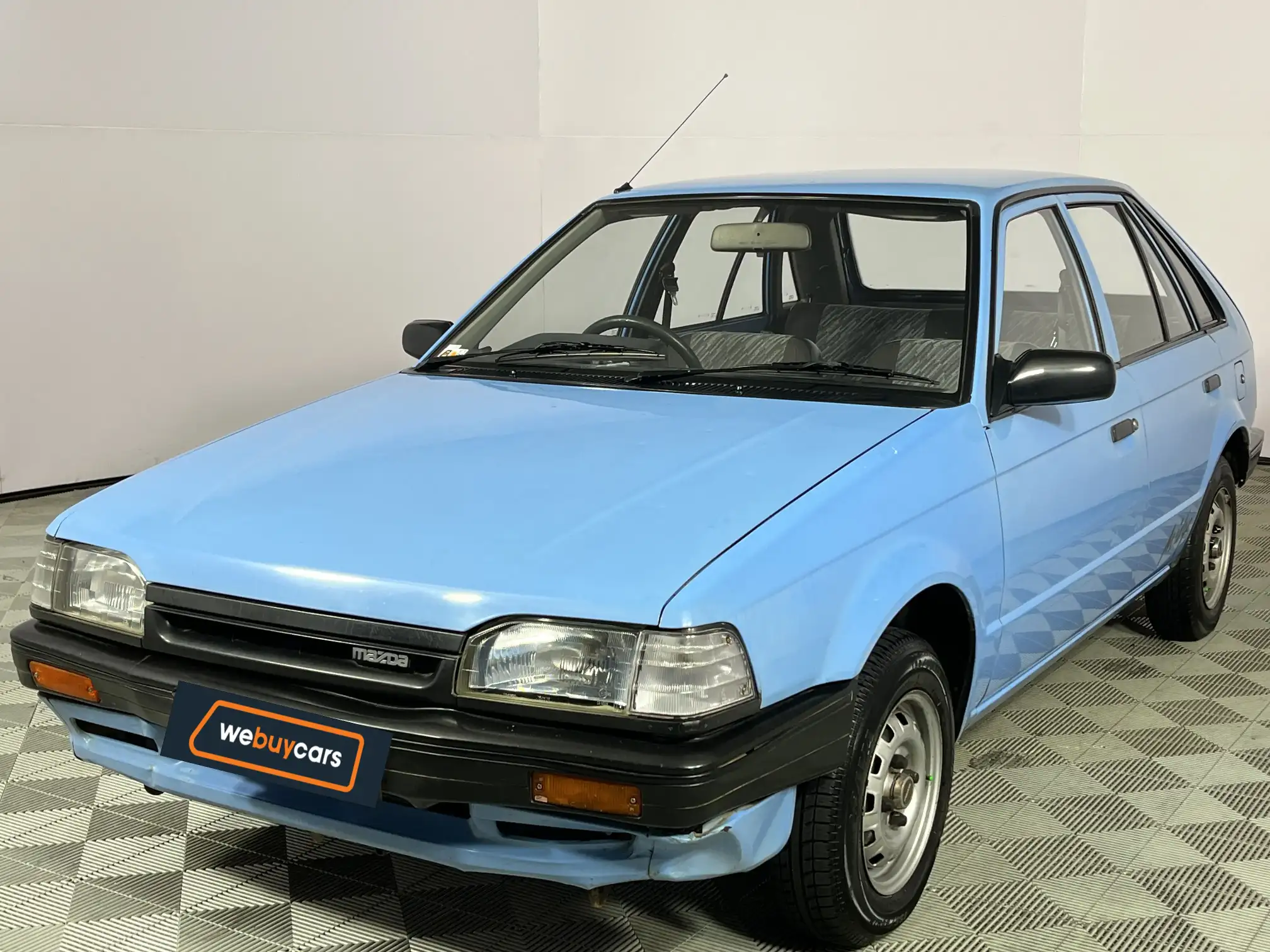 Mazda 323