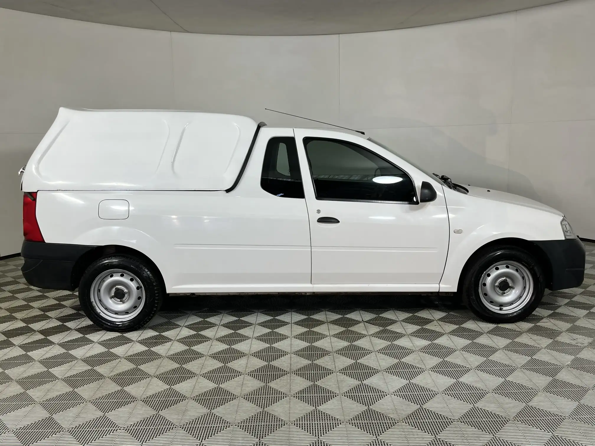 Nissan NP200