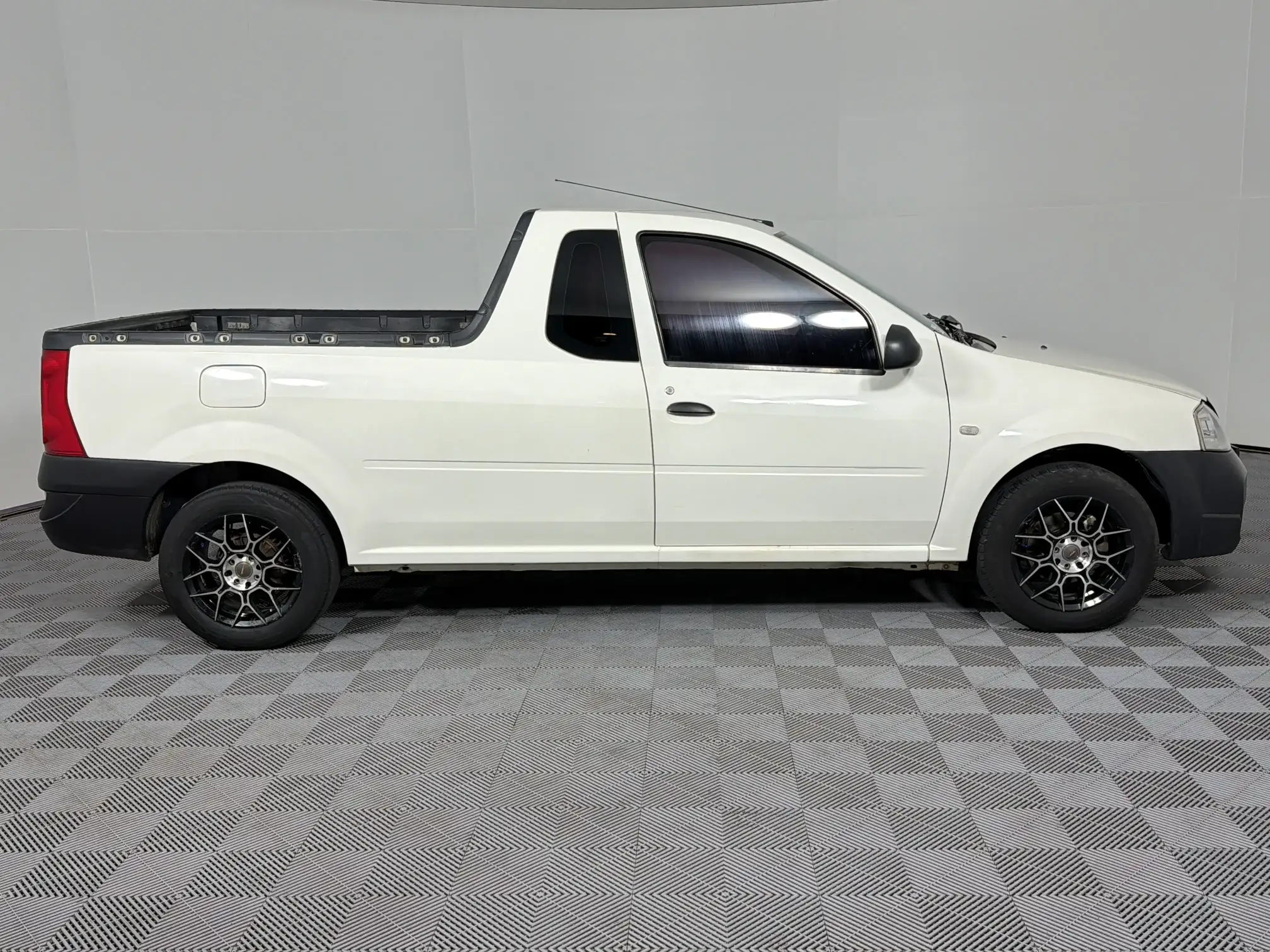 Nissan NP200