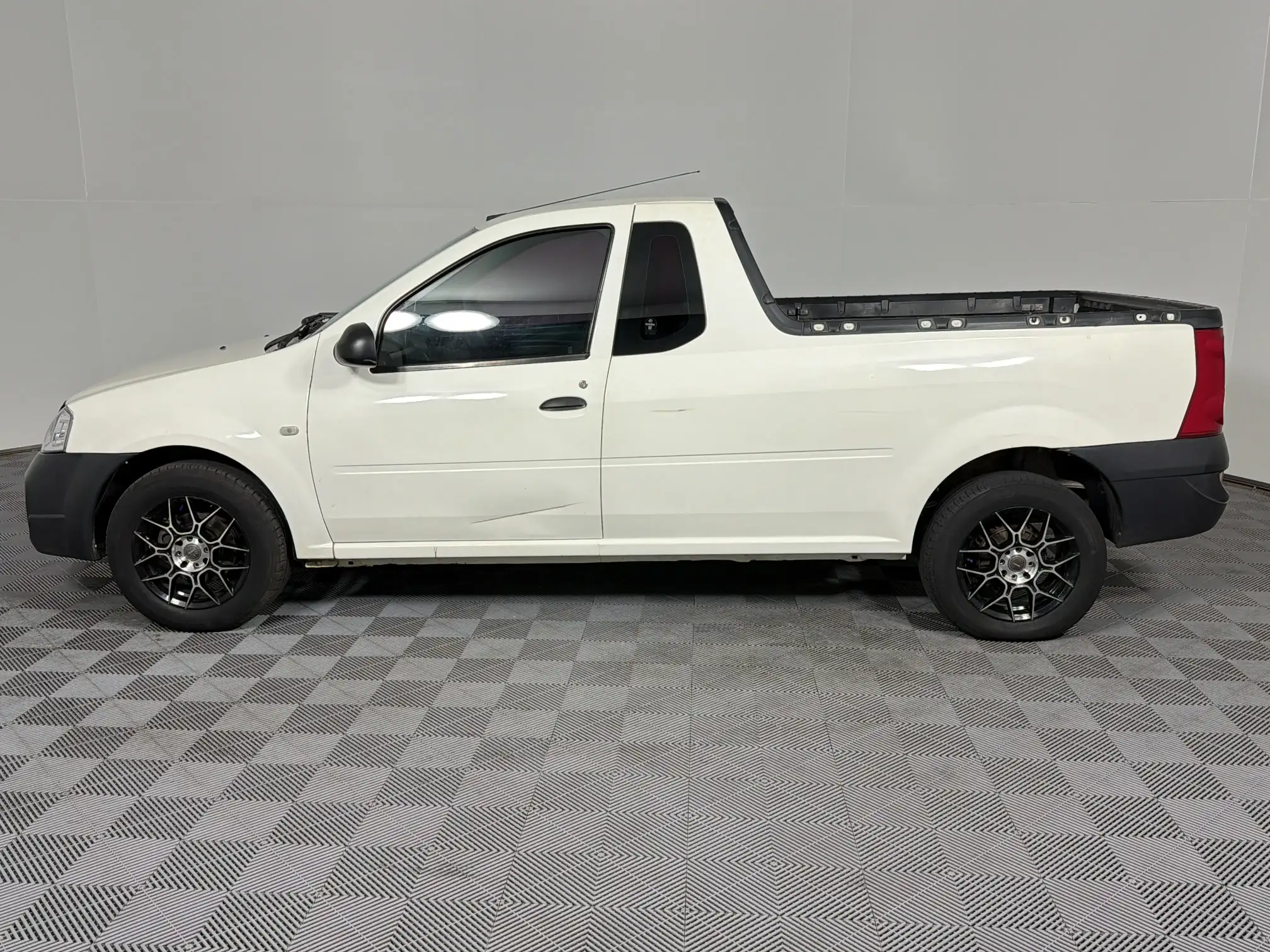 Nissan NP200