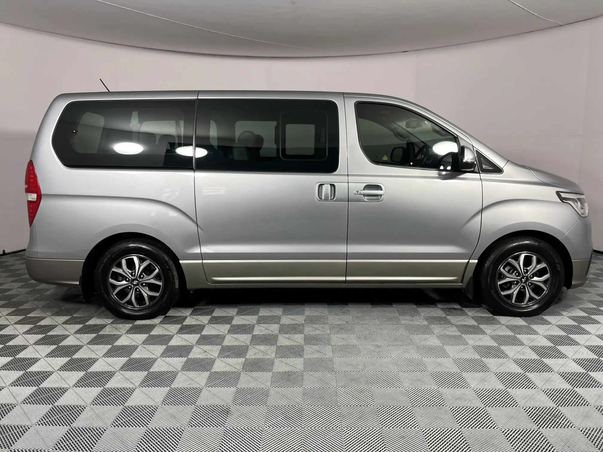 Hyundai H-1