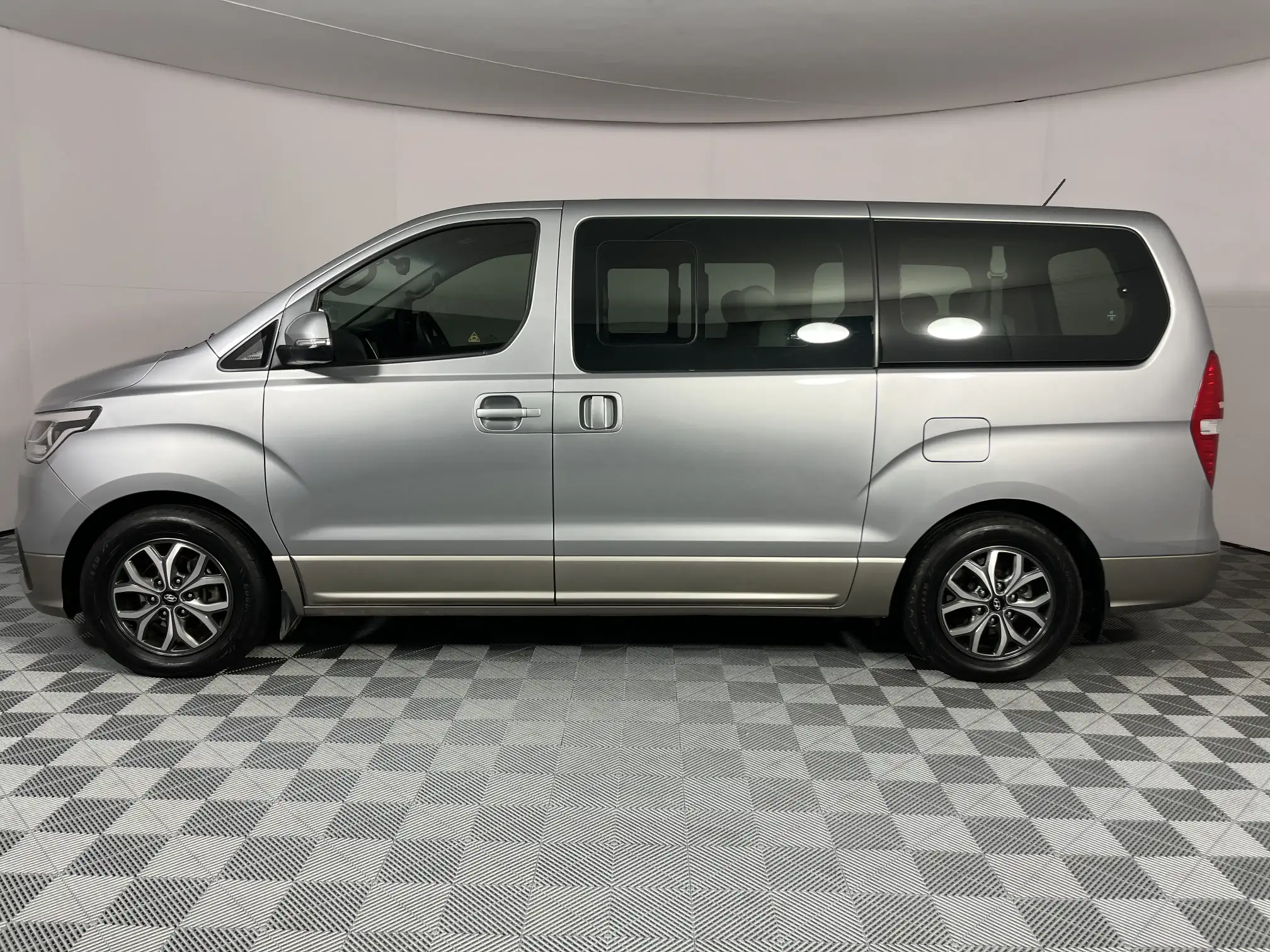 Hyundai H-1