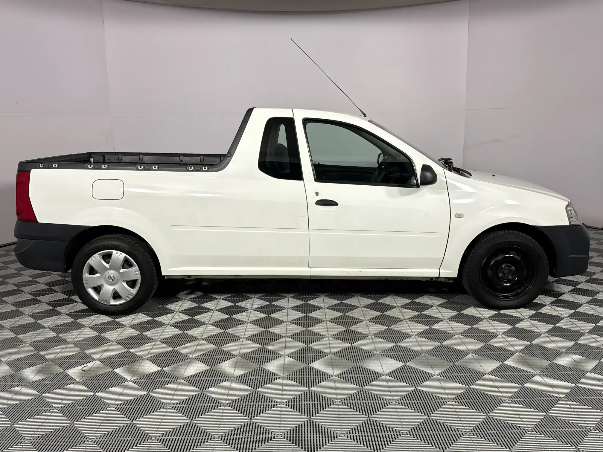 Nissan NP200