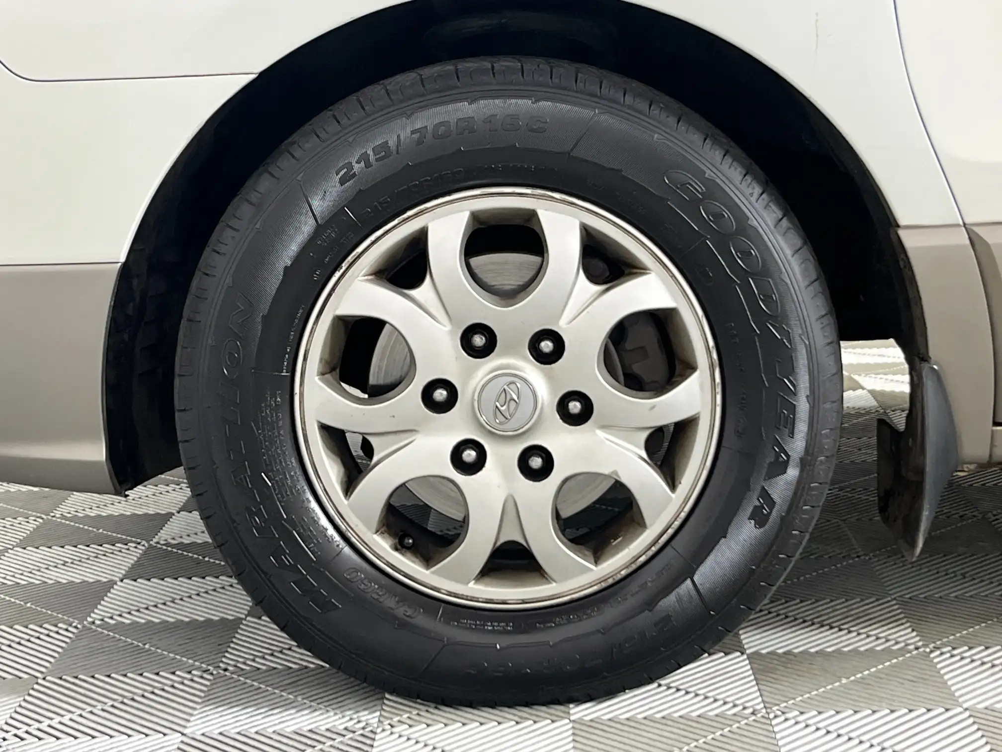 Hyundai H-1