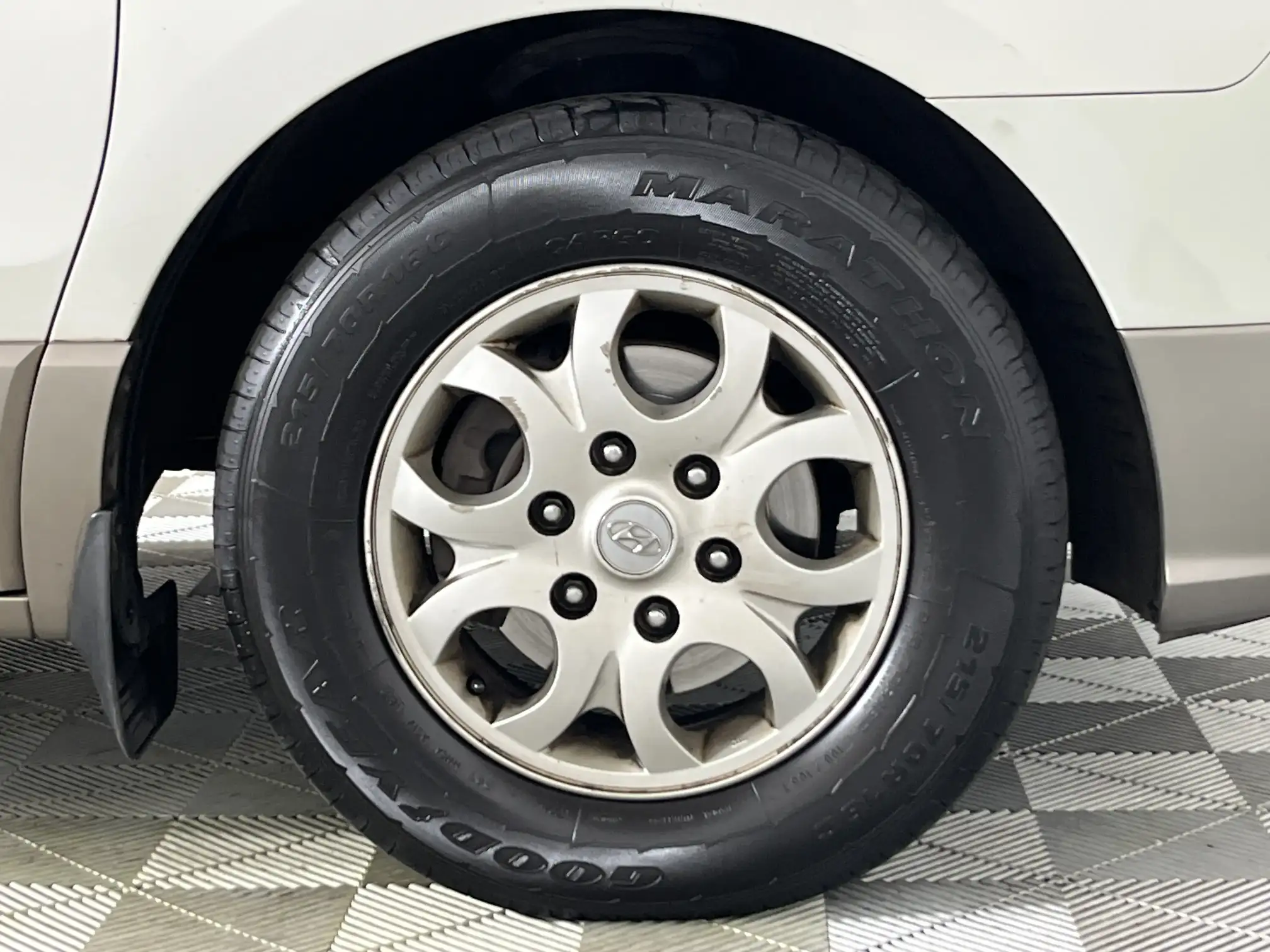 Hyundai H-1