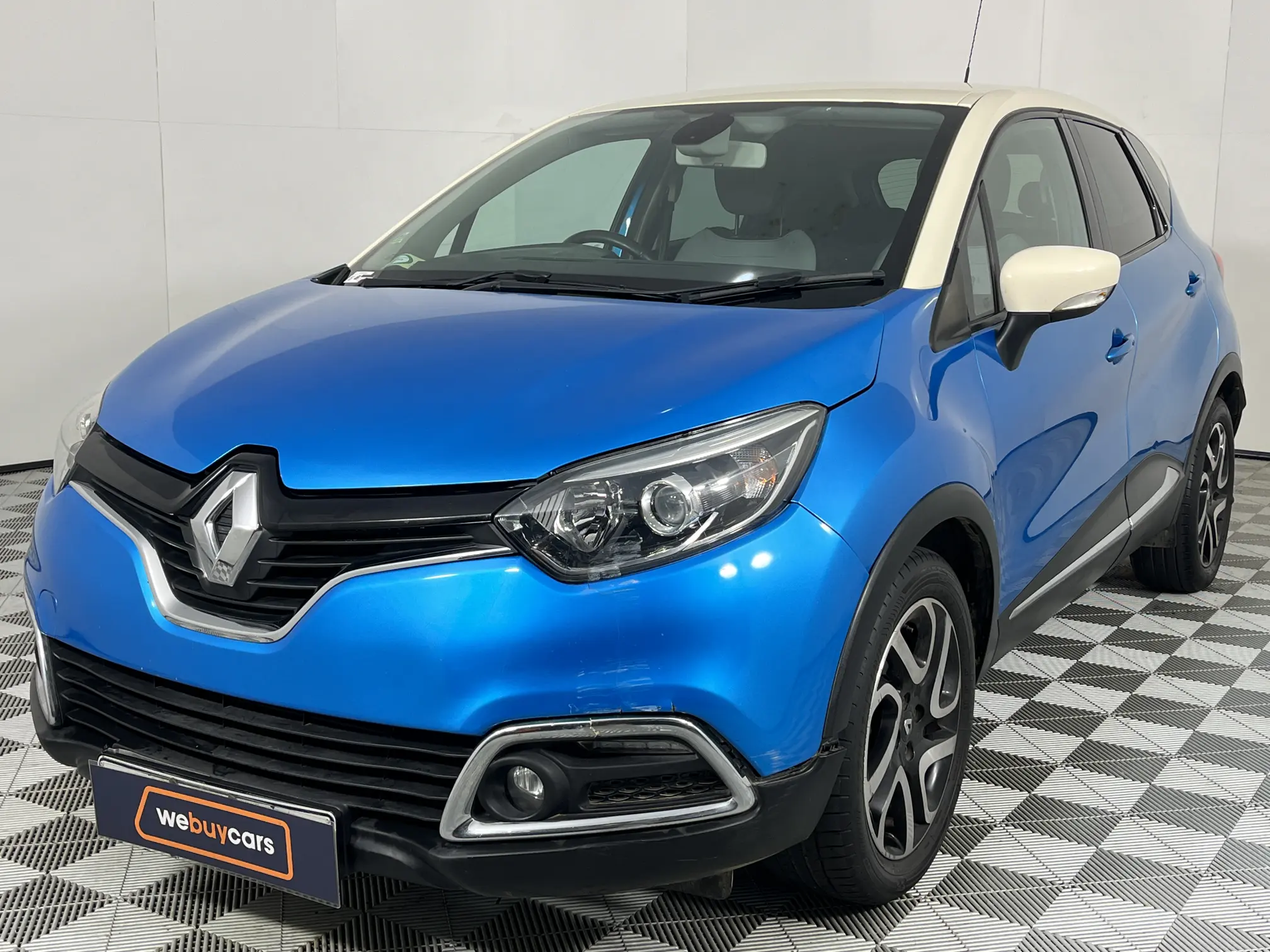 2015 Renault Captur 900t Dynamique 5-Door (66 KW)