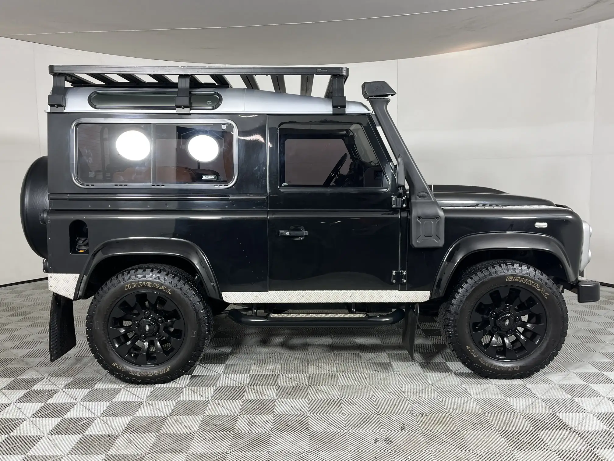 Land Rover Defender 90
