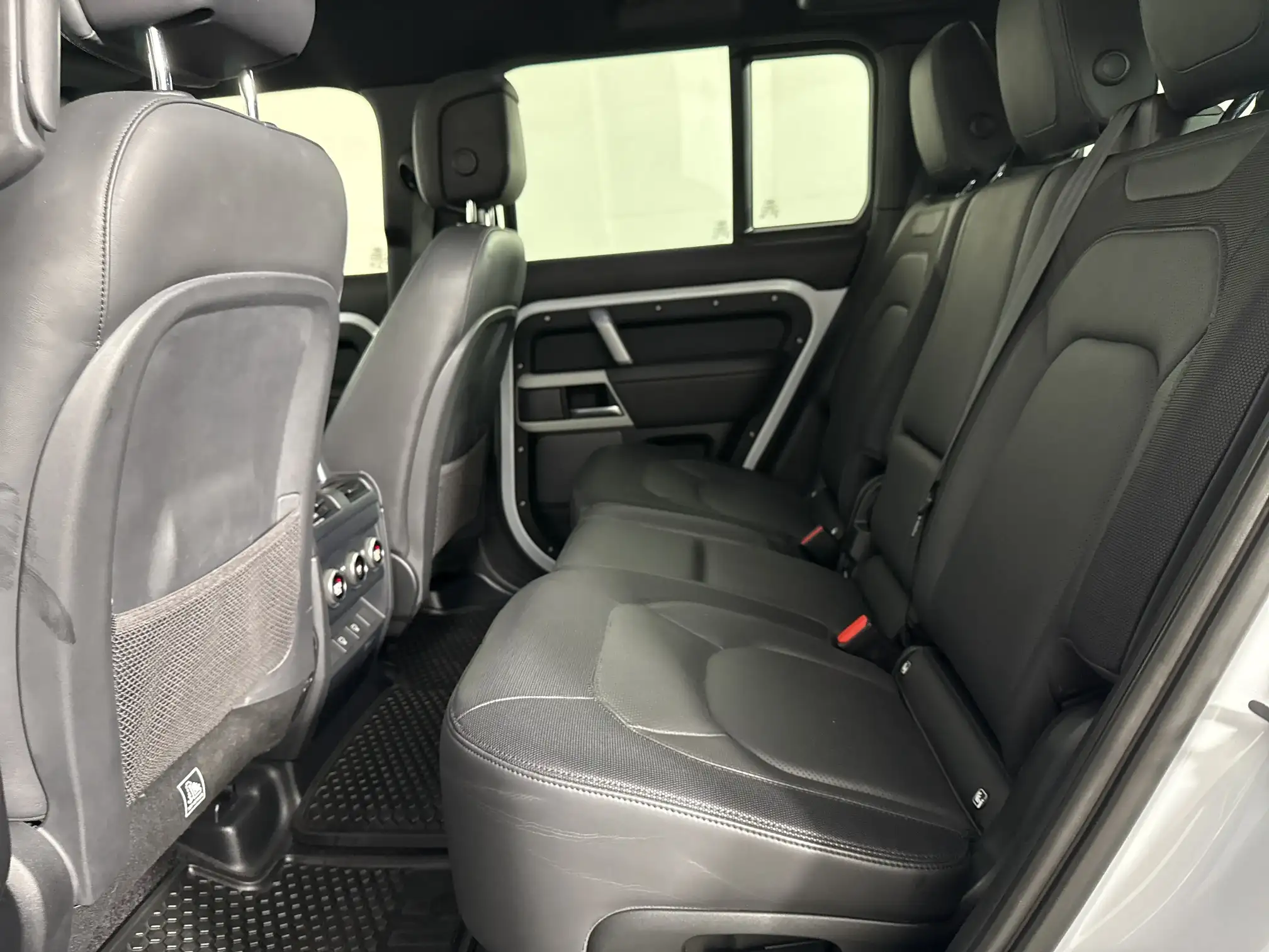Land Rover Defender 110