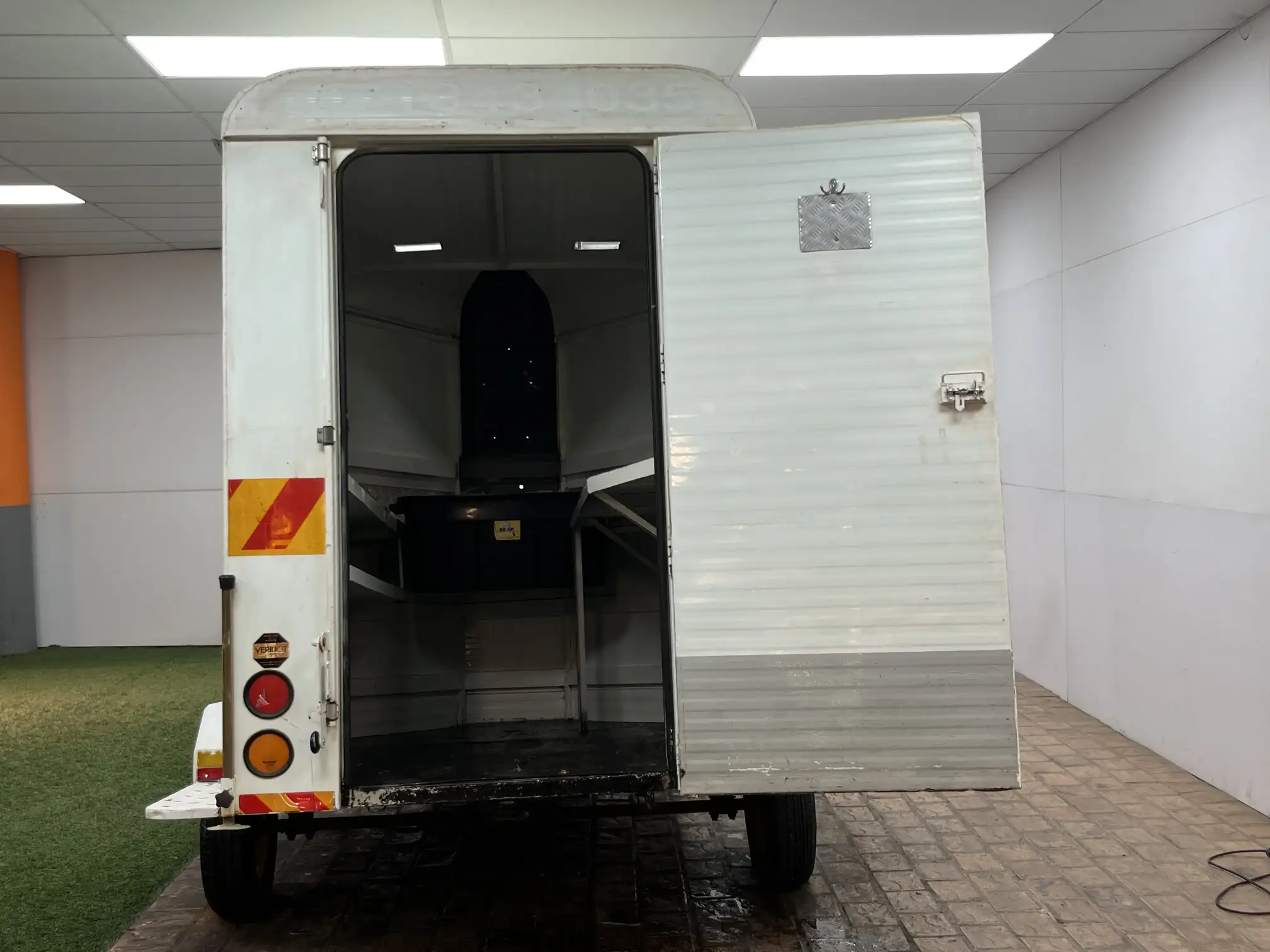 Challenger Container