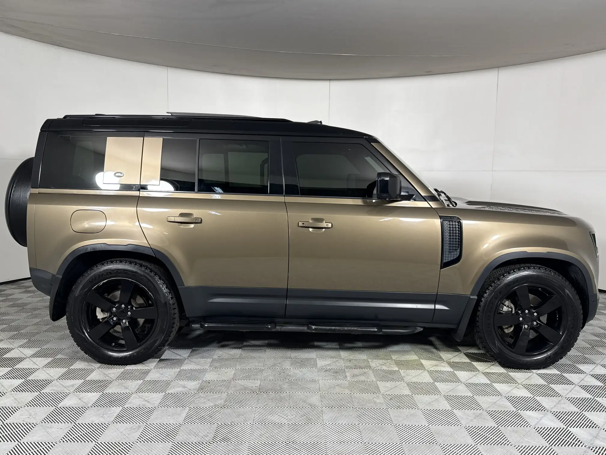 Land Rover Defender 110