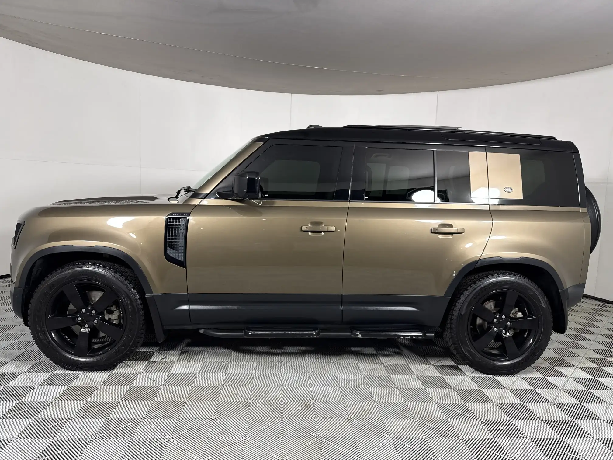 Land Rover Defender 110