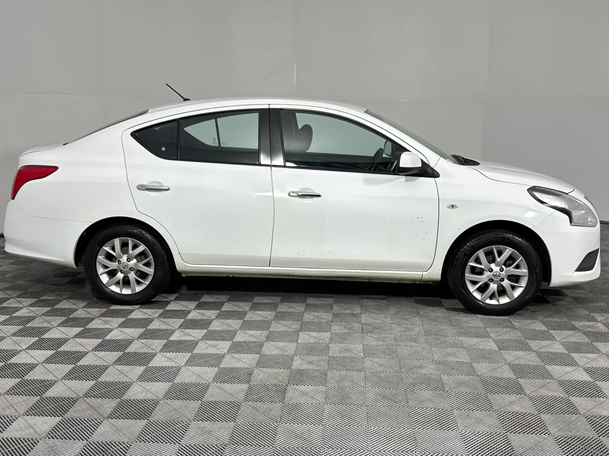 Nissan Almera