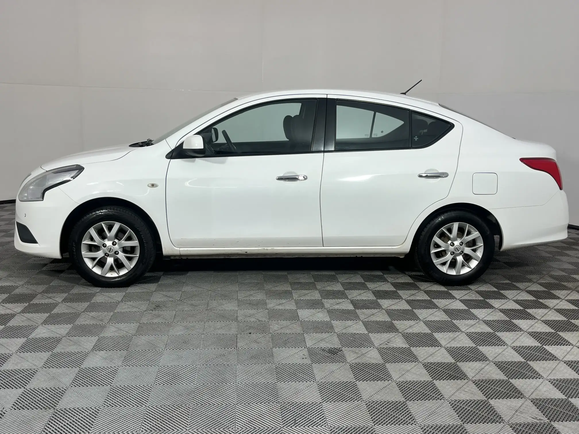 Nissan Almera
