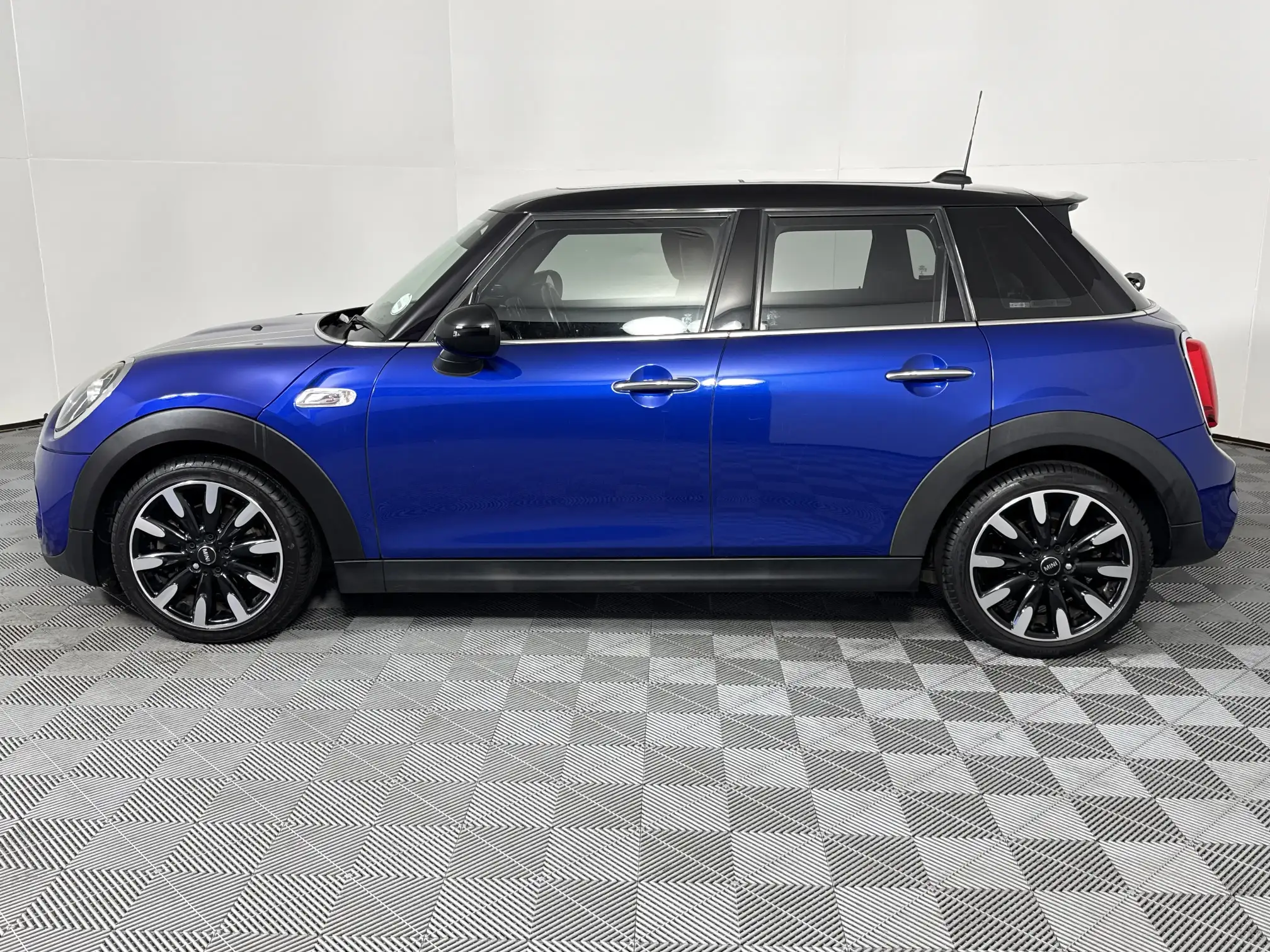 Mini Cooper 5DR
