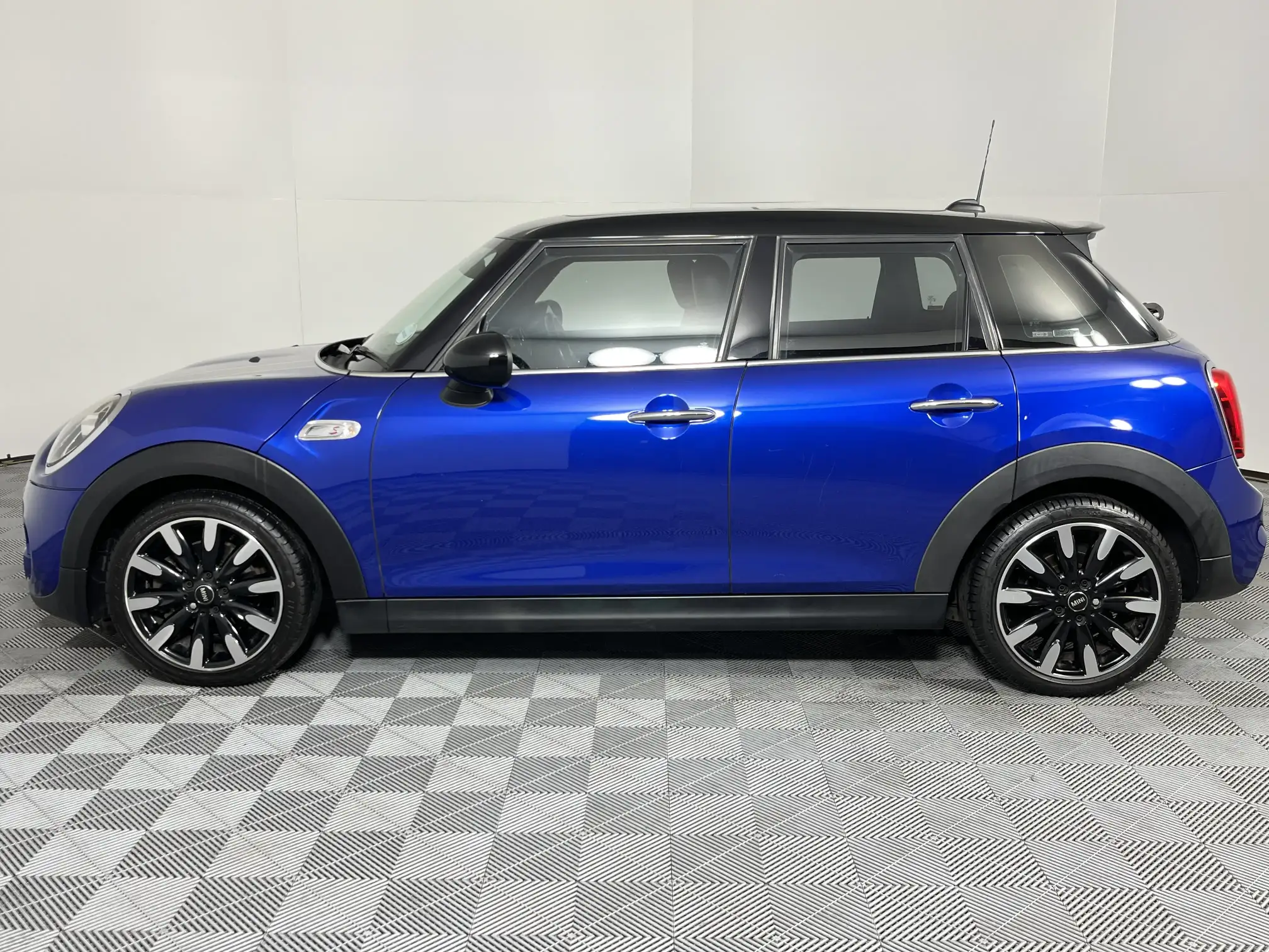 Mini Cooper 5DR
