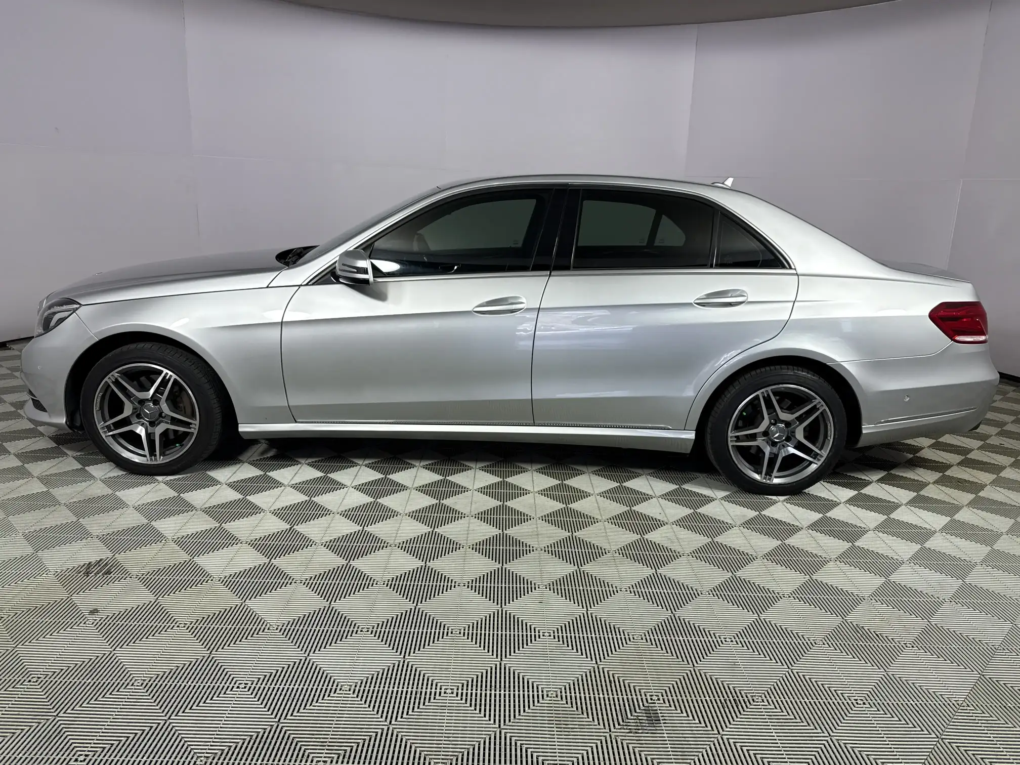 Mercedes-Benz E Class Sedan