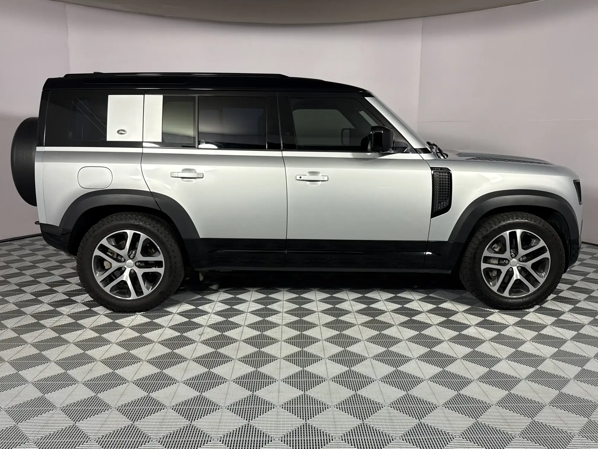 Land Rover Defender 110