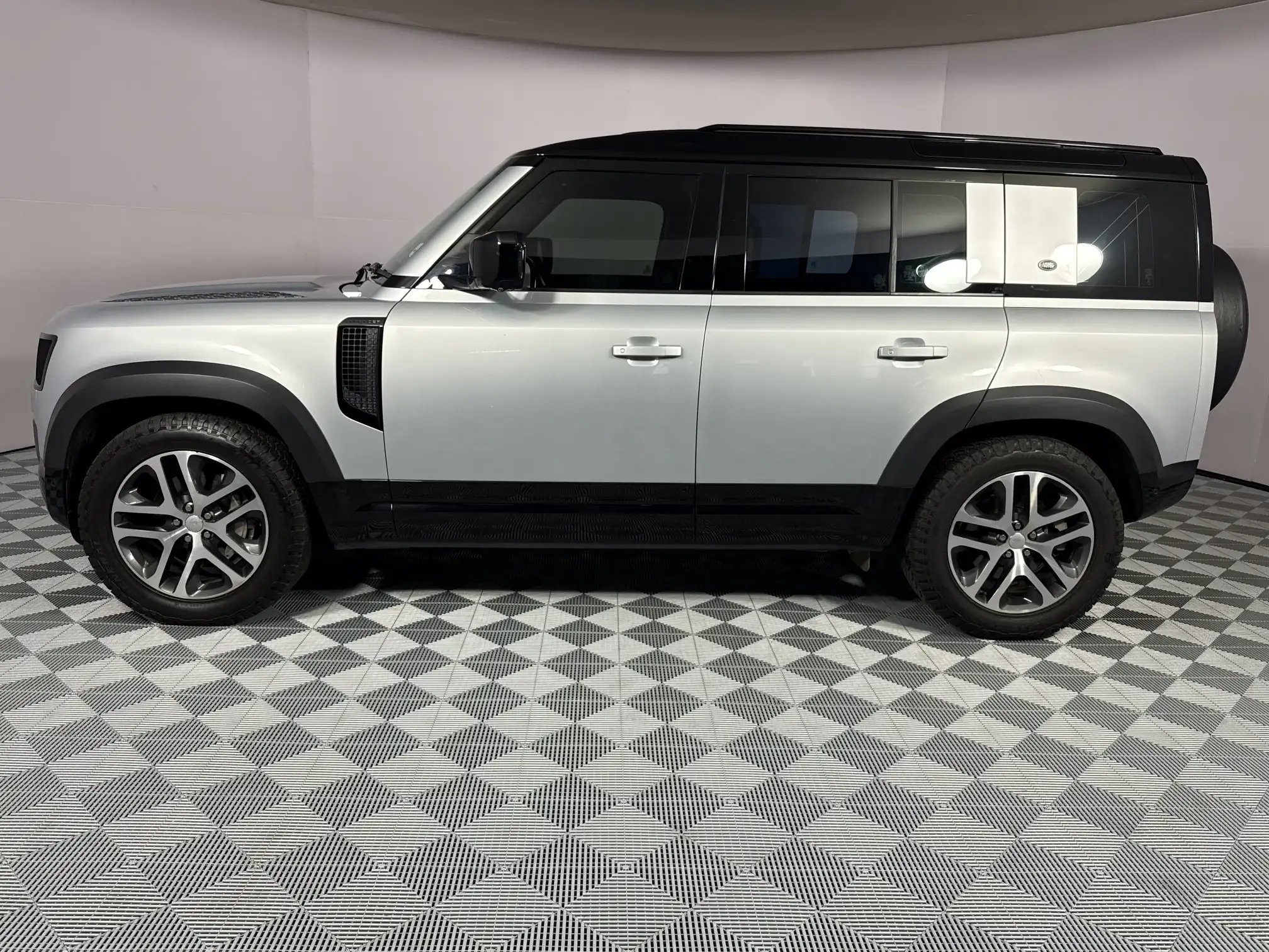 Land Rover Defender 110