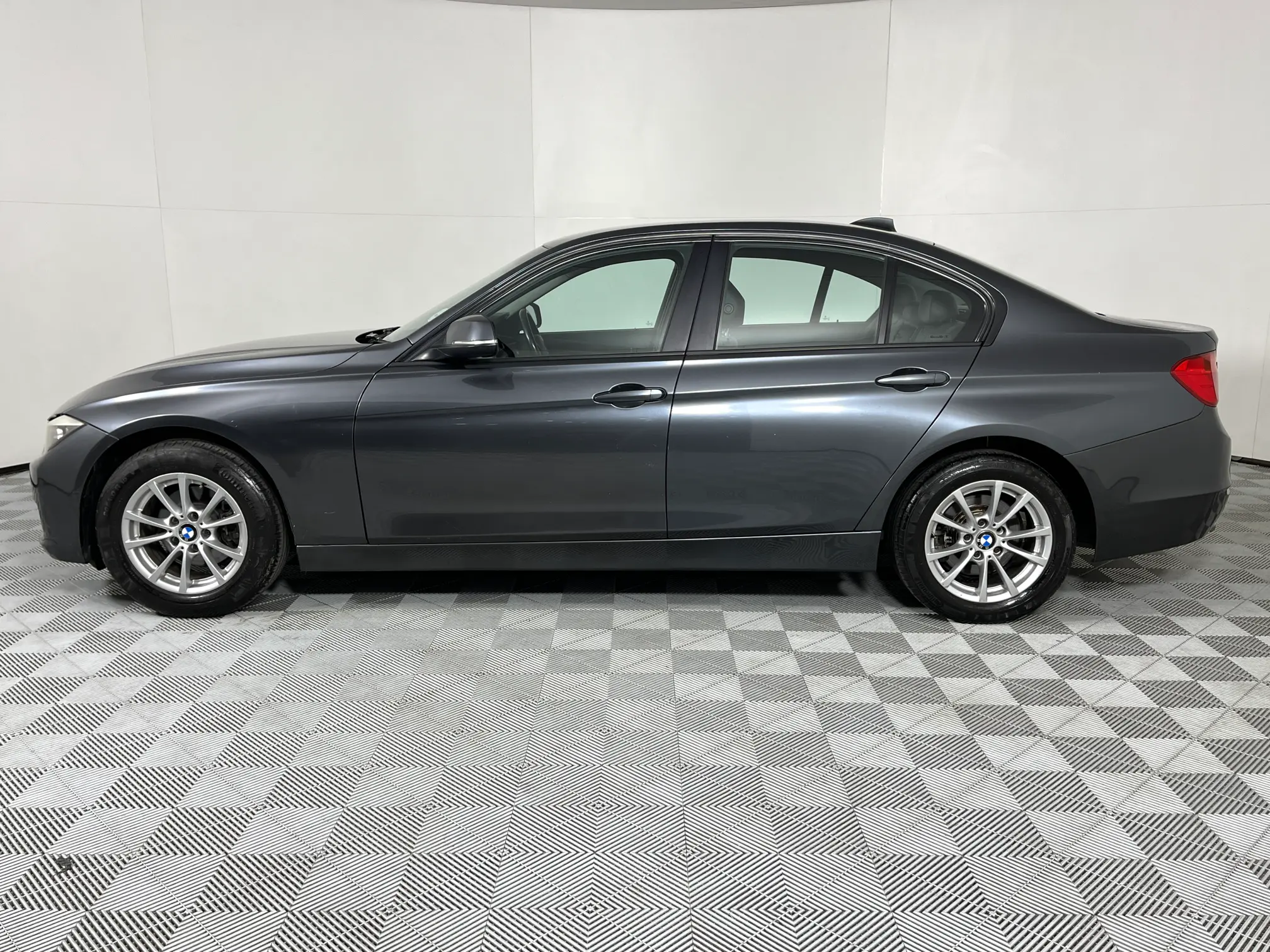 Used 2013 BMW 3 Series 320i Auto (F30) for sale | WeBuyCars