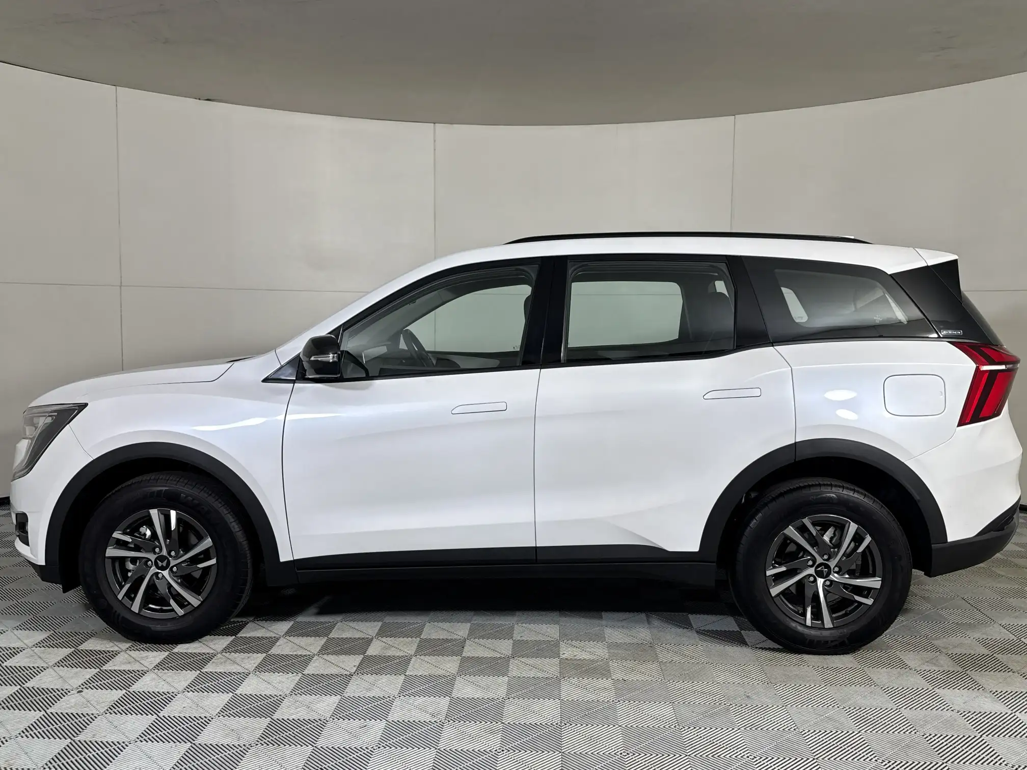 Mahindra XUV 700